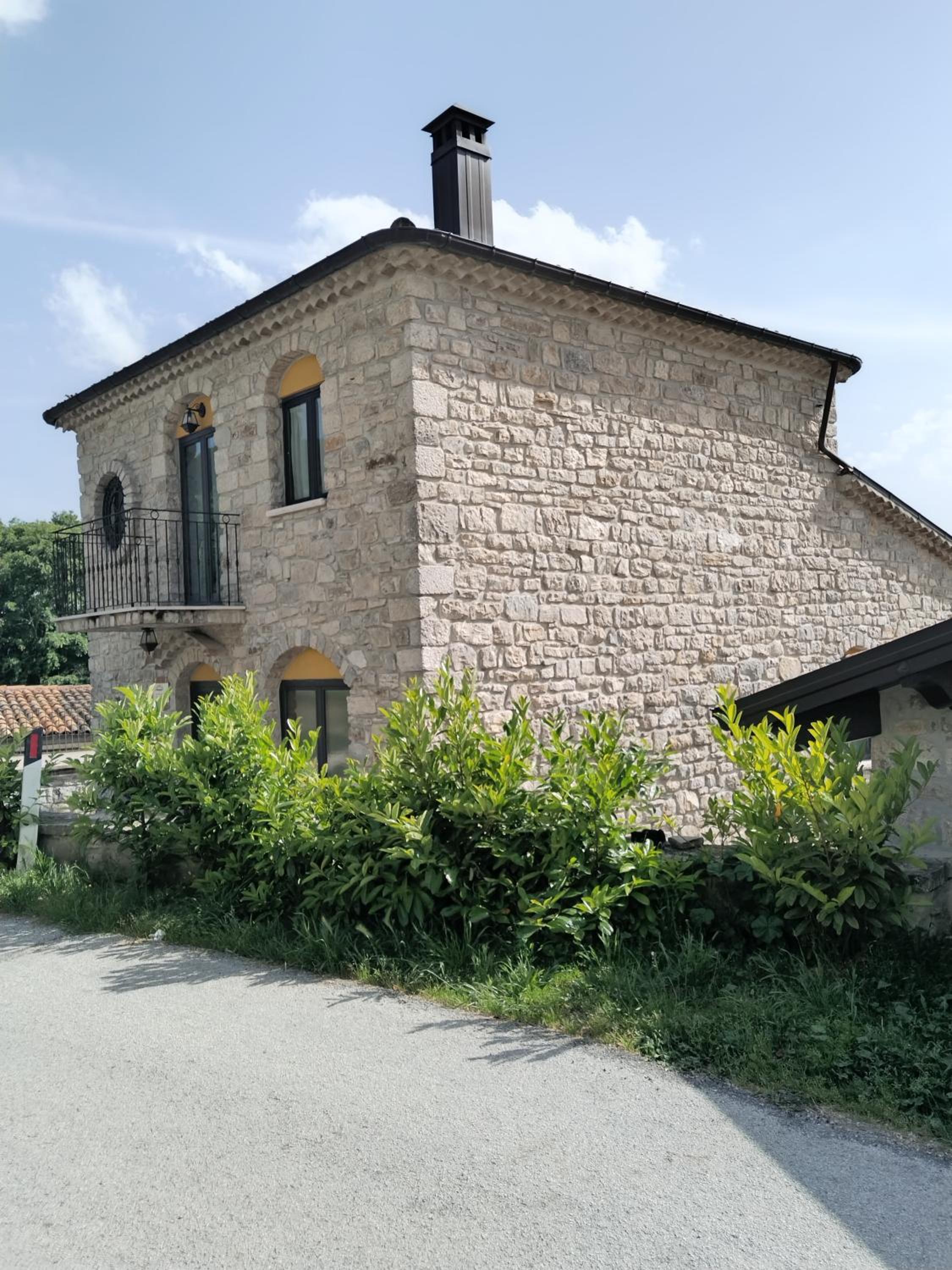 Photo 19
