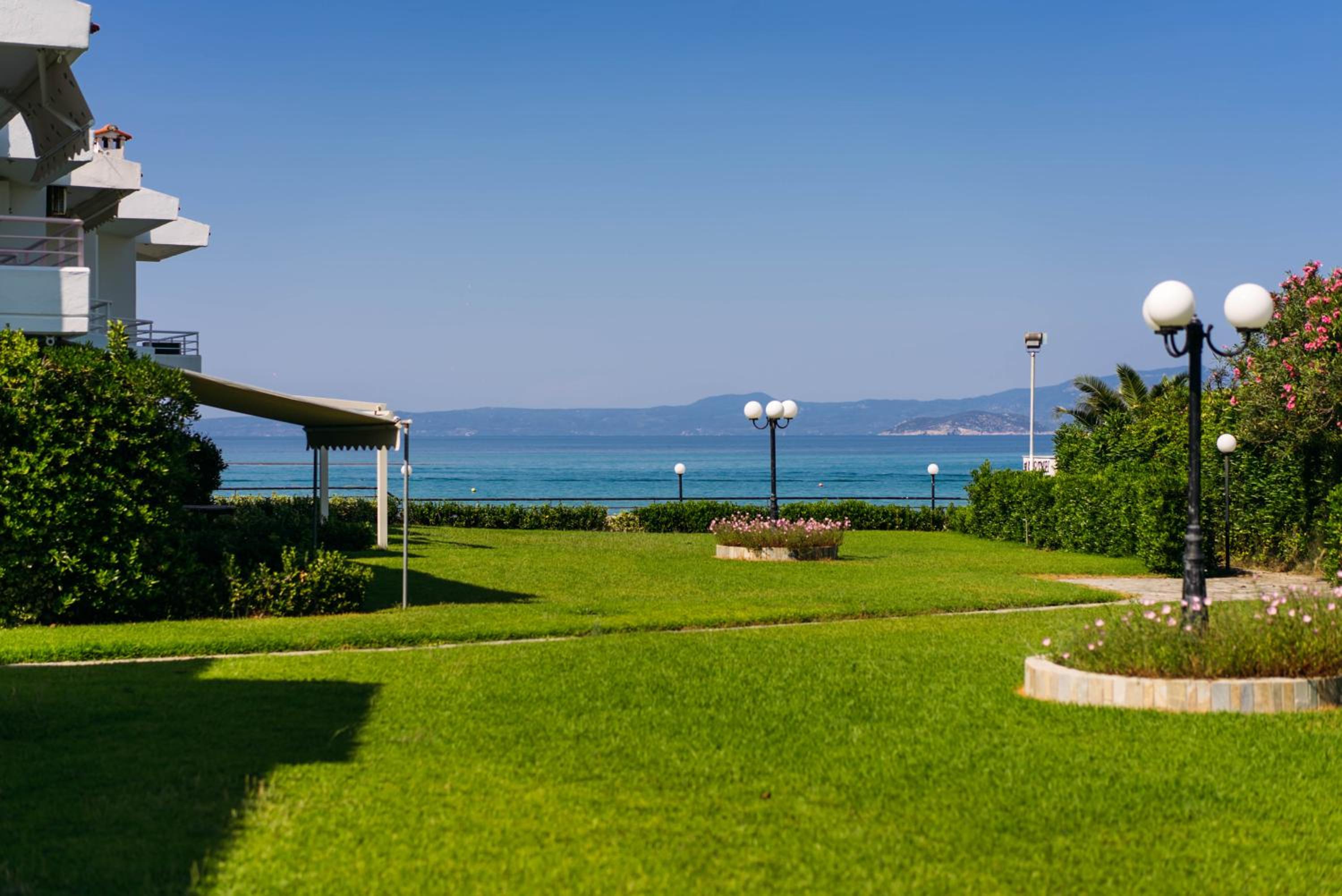 Waves & Agistri by Nest view 4