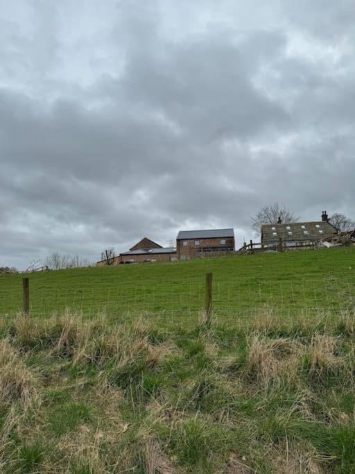The Hayloft, Modern 4 Bed, 8 person, Barn Conversion in a Rural Location with Great Access & Hot Tub view 2