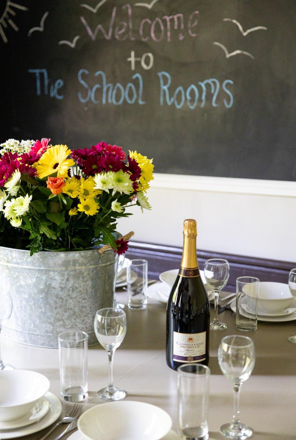 The New School Rooms - Beautiful, Georgian Apartment with Private Heated Pool and Hot Tub Sleeps 12 with Wifi and Parking near Bath