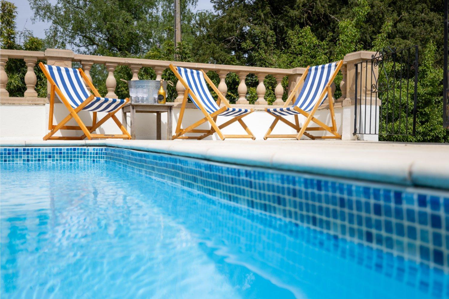 The New School Rooms - Beautiful, Georgian Apartment with Private Heated Pool and Hot Tub Sleeps 12 with Wifi and Parking near Bath