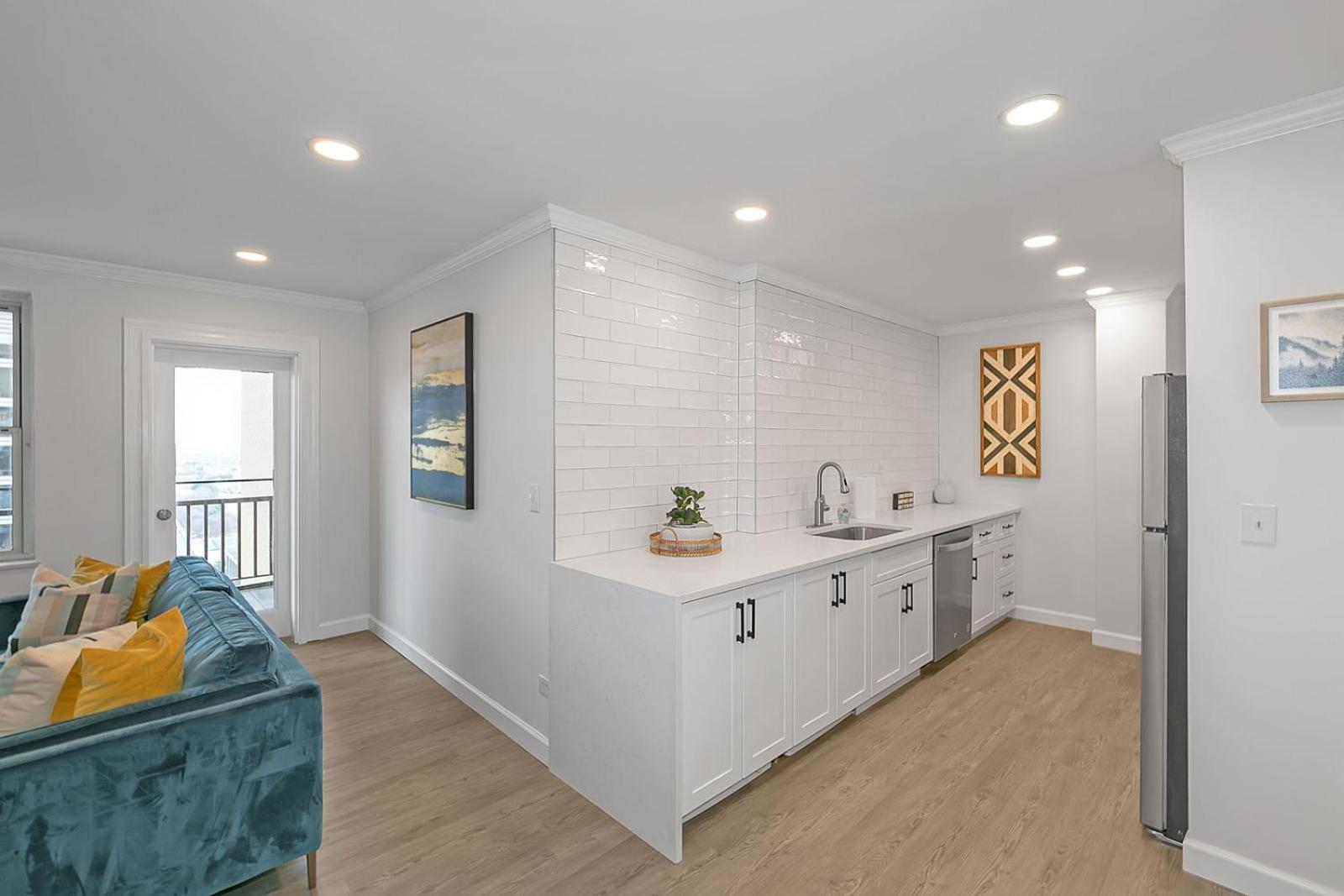 Downtown 2BR condo w balcony view 2