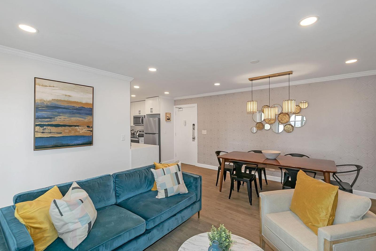 Downtown 2BR condo w balcony view 4