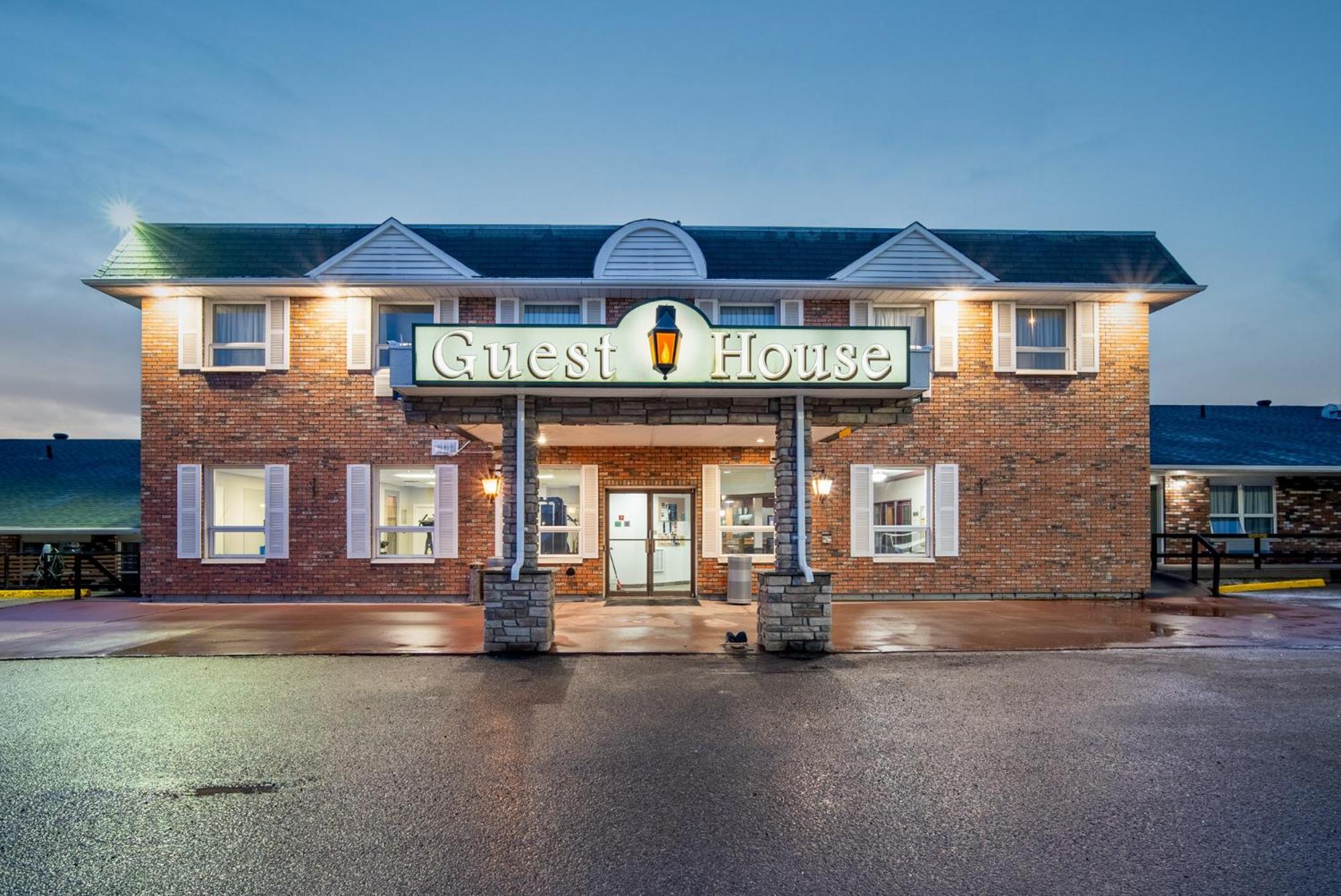 Edson Vacations - Guest House Inn Suites - Property Image 21