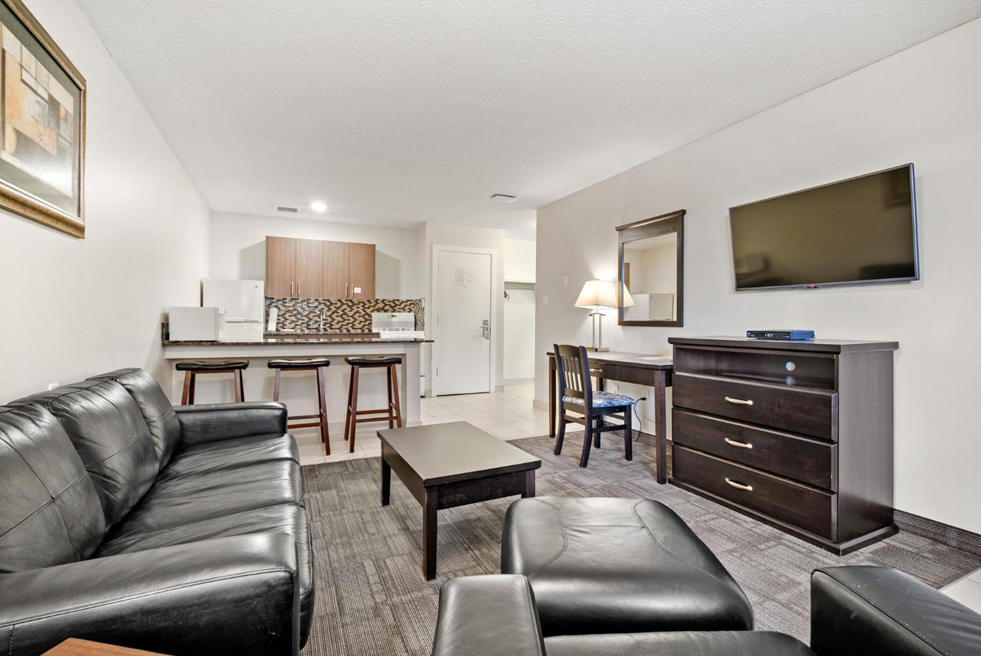 Edson Vacations - Guest House Inn  Suites - Property Image 2