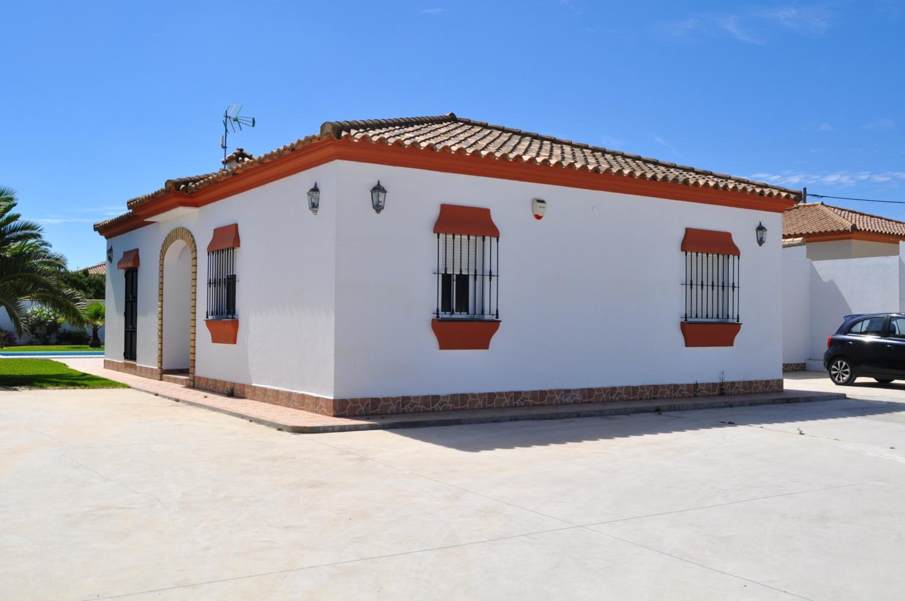 Charming villa in Chiclana de la Frontera with private pool