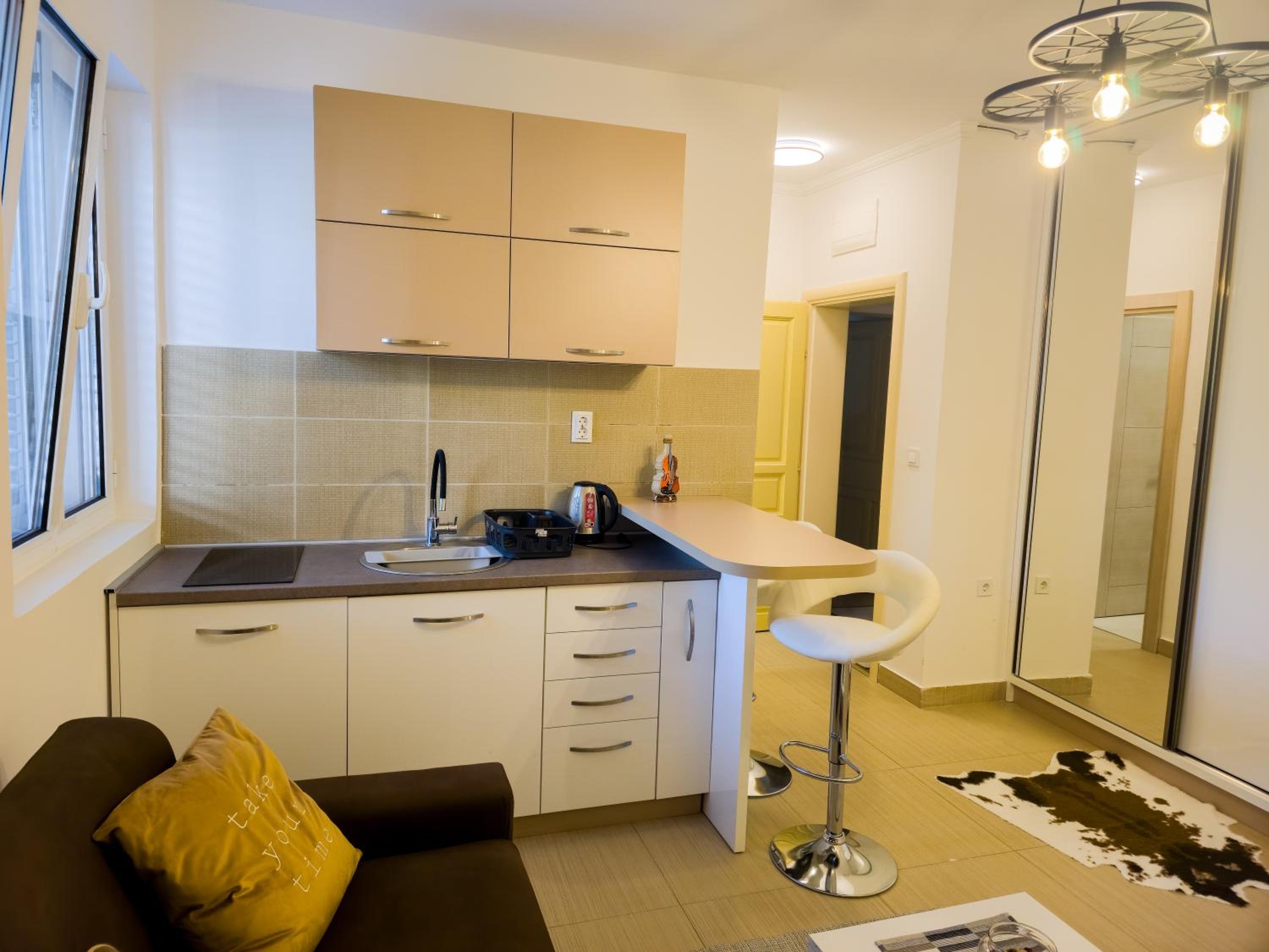 Boulevard Apartments view 4