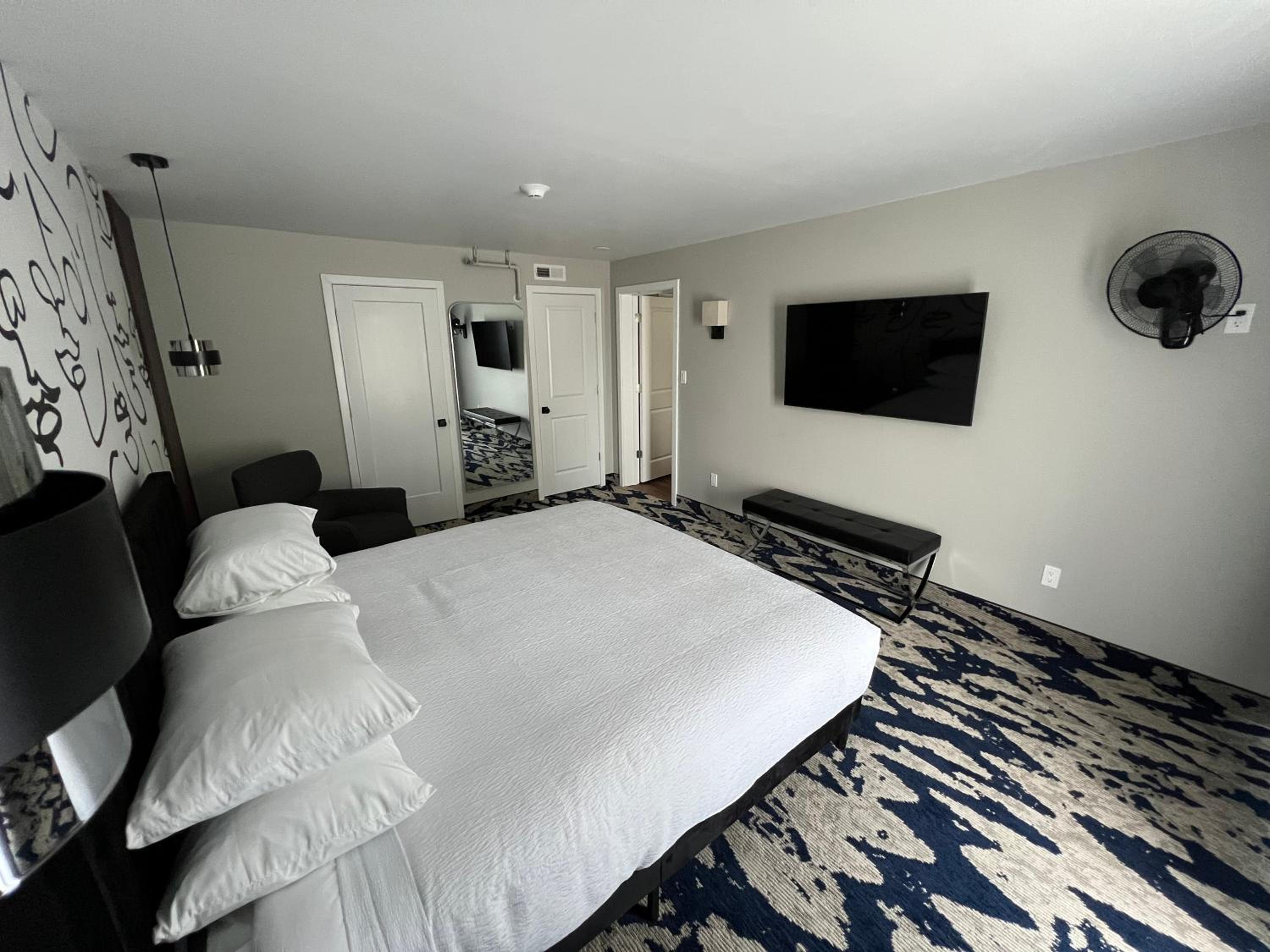 Lighthouse Suites