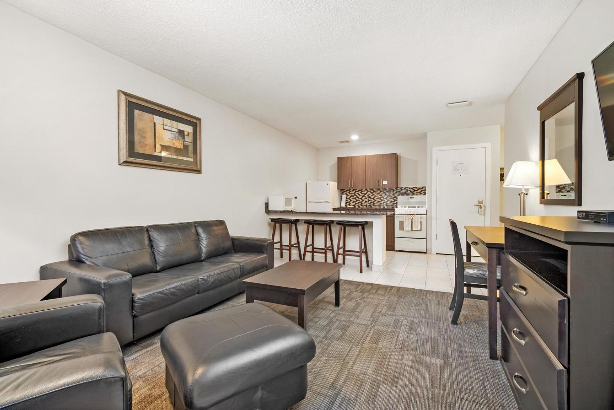 Edson Vacations - Guest House Inn Suites - Property Image 13