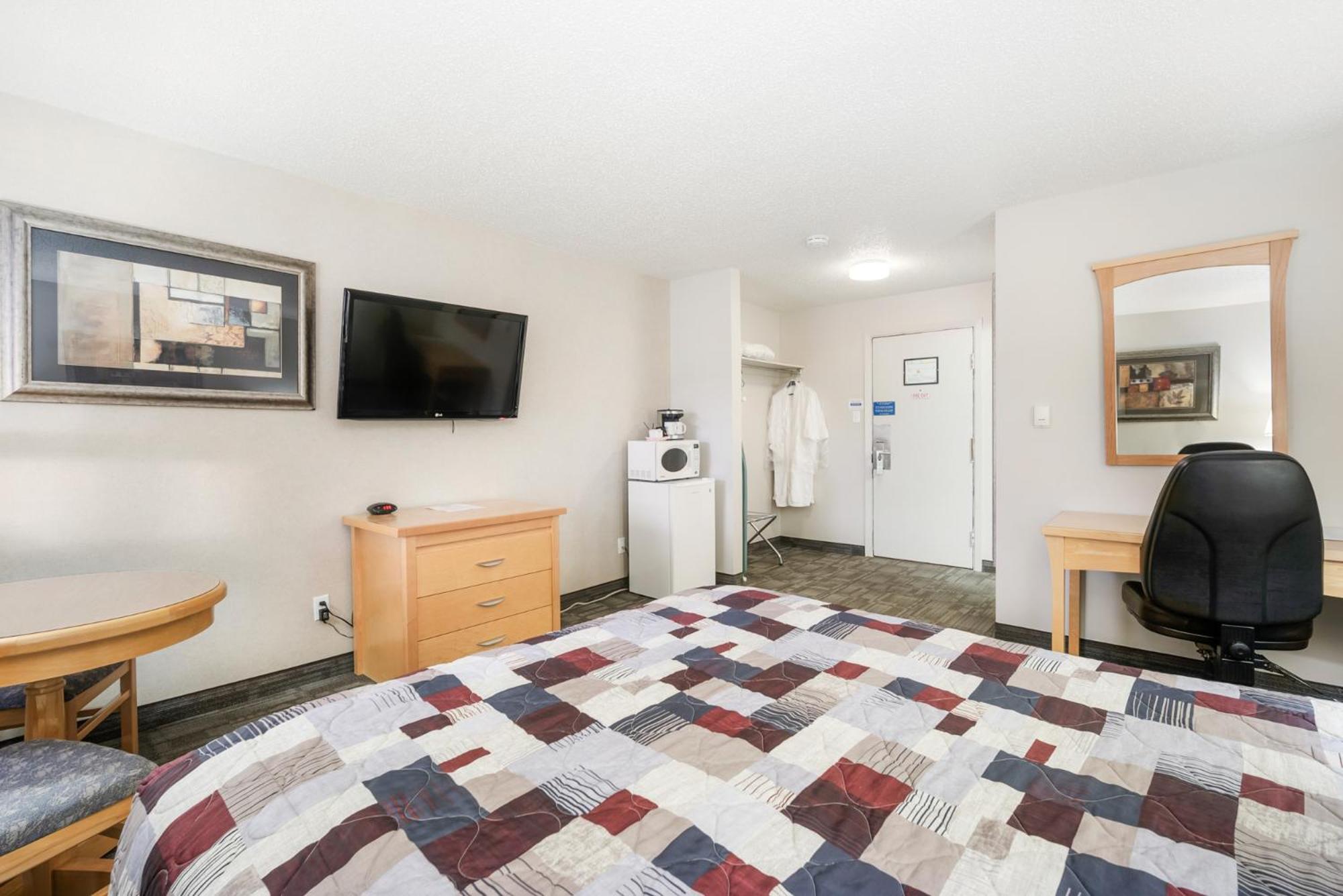 Edson Vacations - Guest House Inn  Suites - Property Image 12