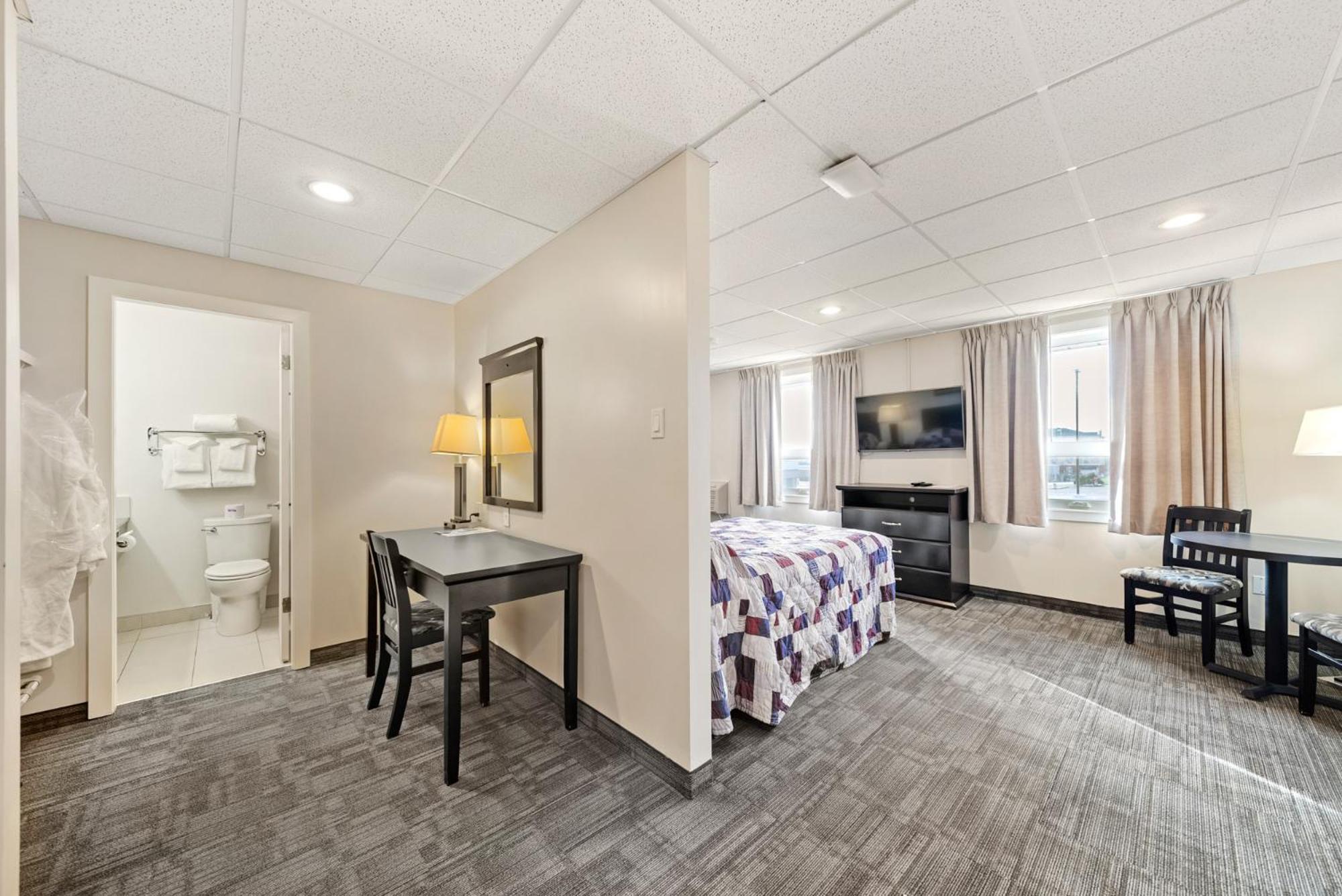 Edson Vacations - Guest House Inn  Suites - Property Image 10