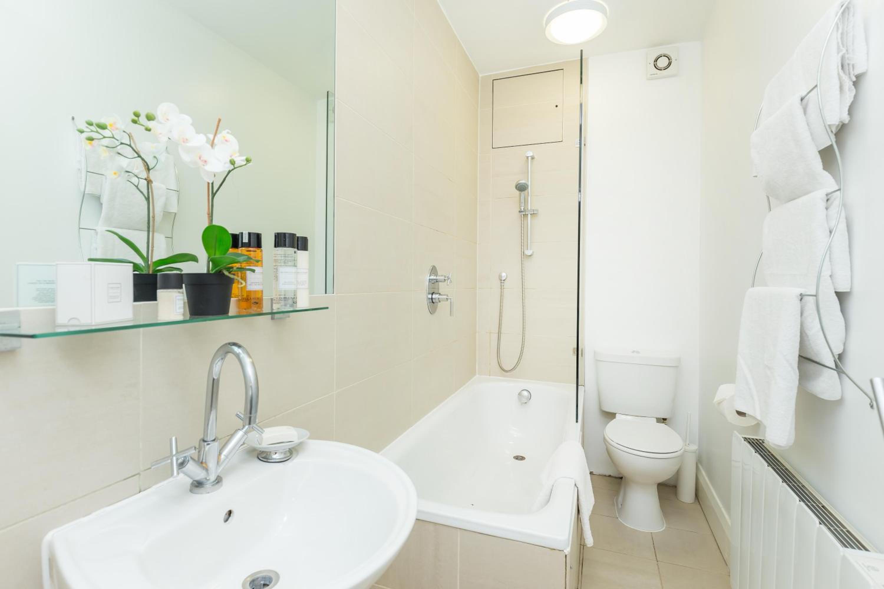 Picton 2BR Apartment - Prime Location & Comfort