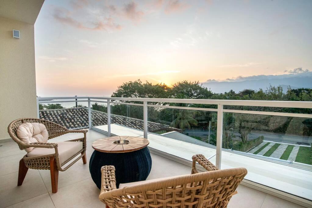 Perto da Praia Casa Lehua Feiticeira 1, (4 suítes)