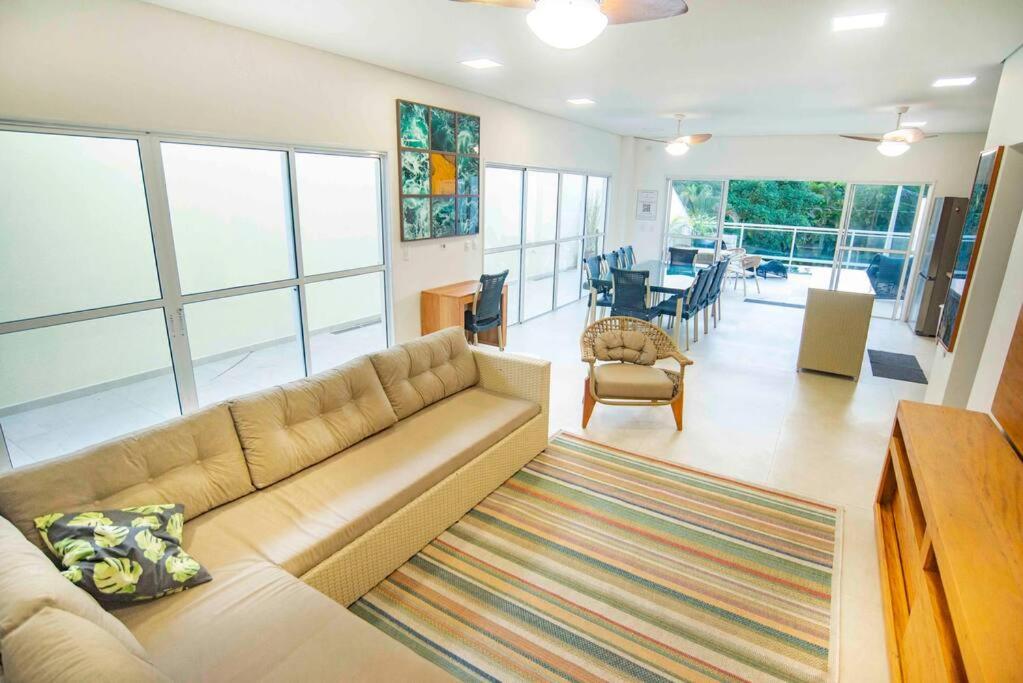 Perto da Praia Casa Lehua Feiticeira 1, (4 suítes)