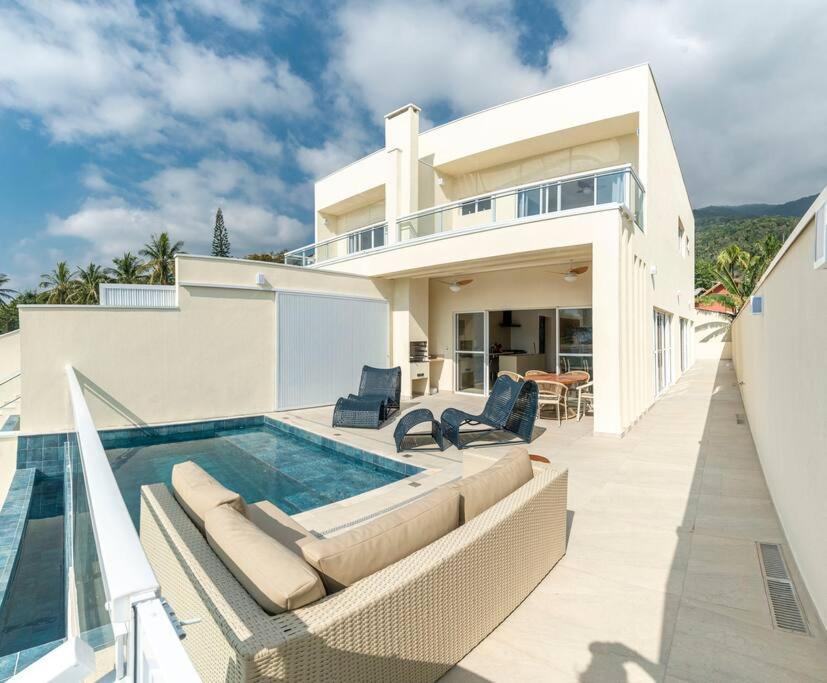 Perto da Praia Casa Lehua Feiticeira 1, (4 suítes)