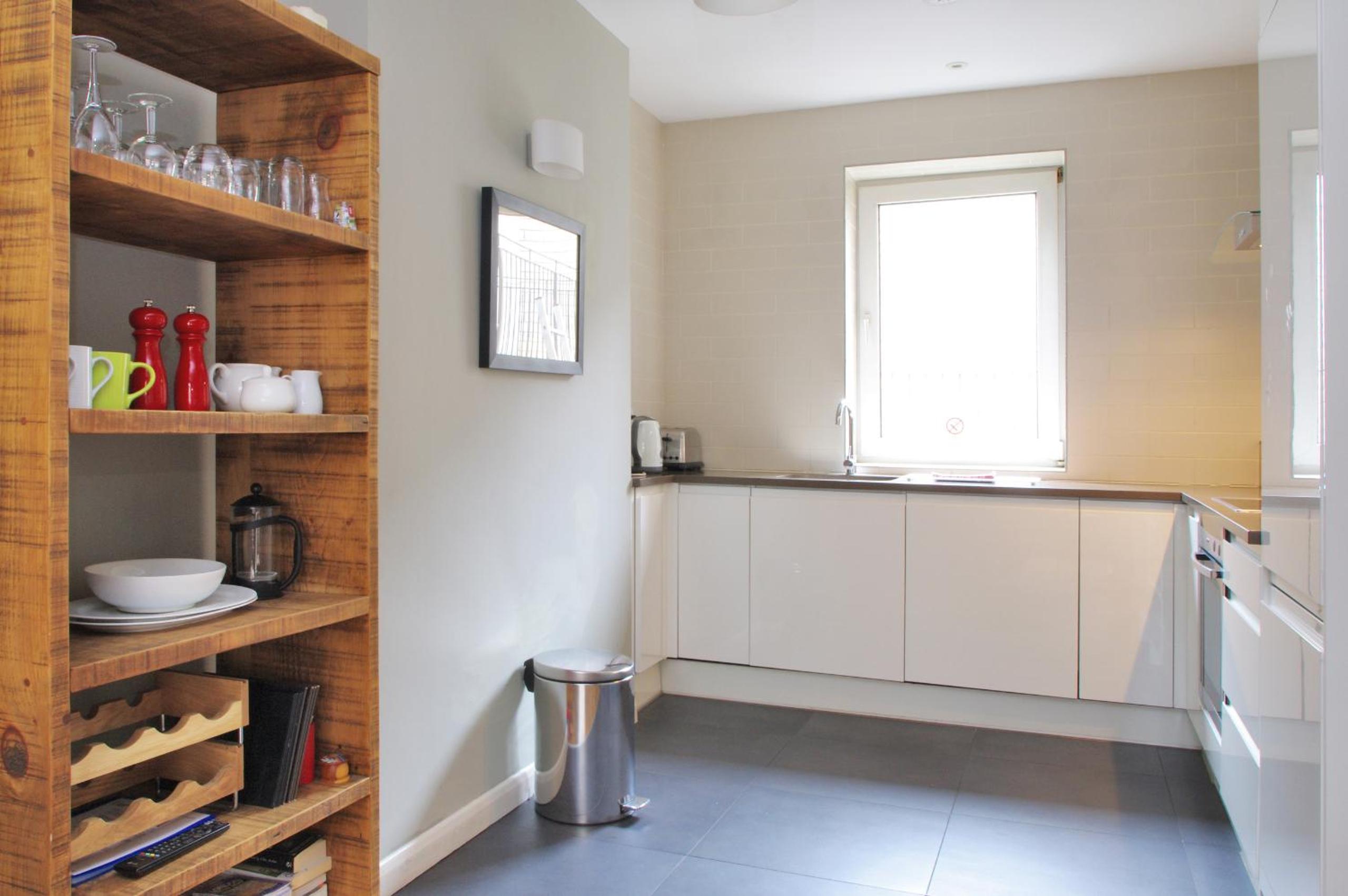 Spacious 275 sqm Apartment with King Beds, 4 min to Waterloo