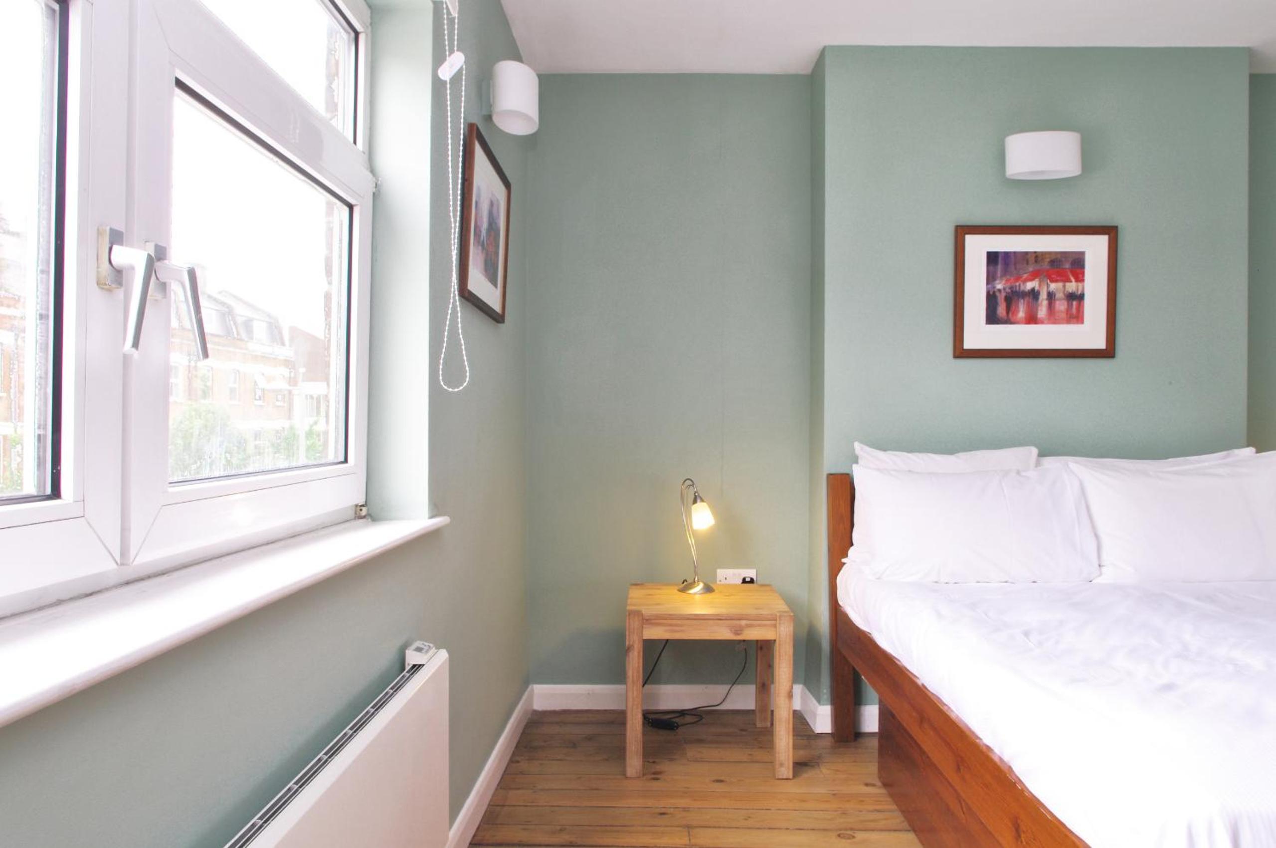 Spacious 275 sqm Apartment with King Beds, 4 min to Waterloo