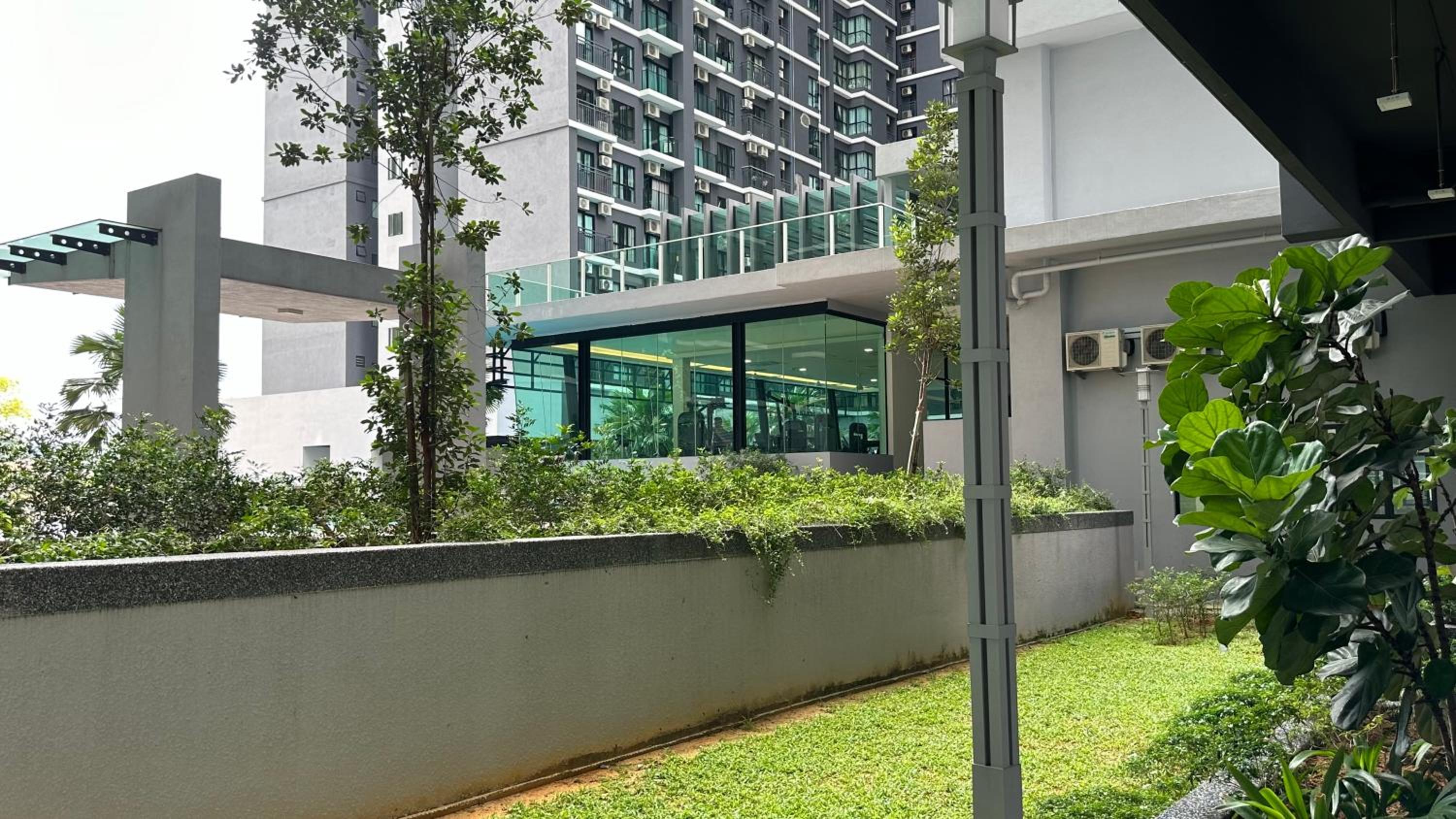 MRT asthetic condo