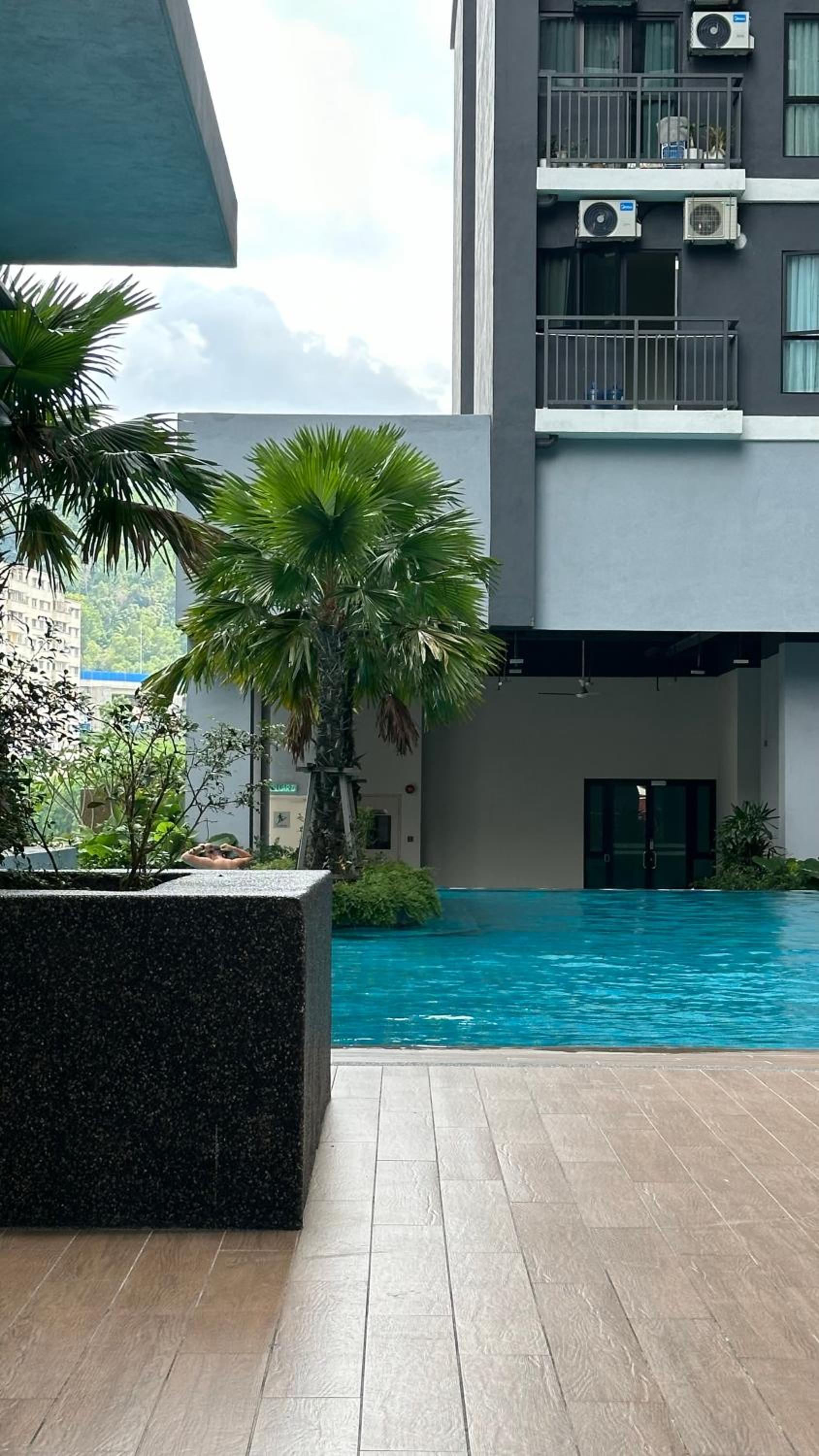 MRT asthetic condo