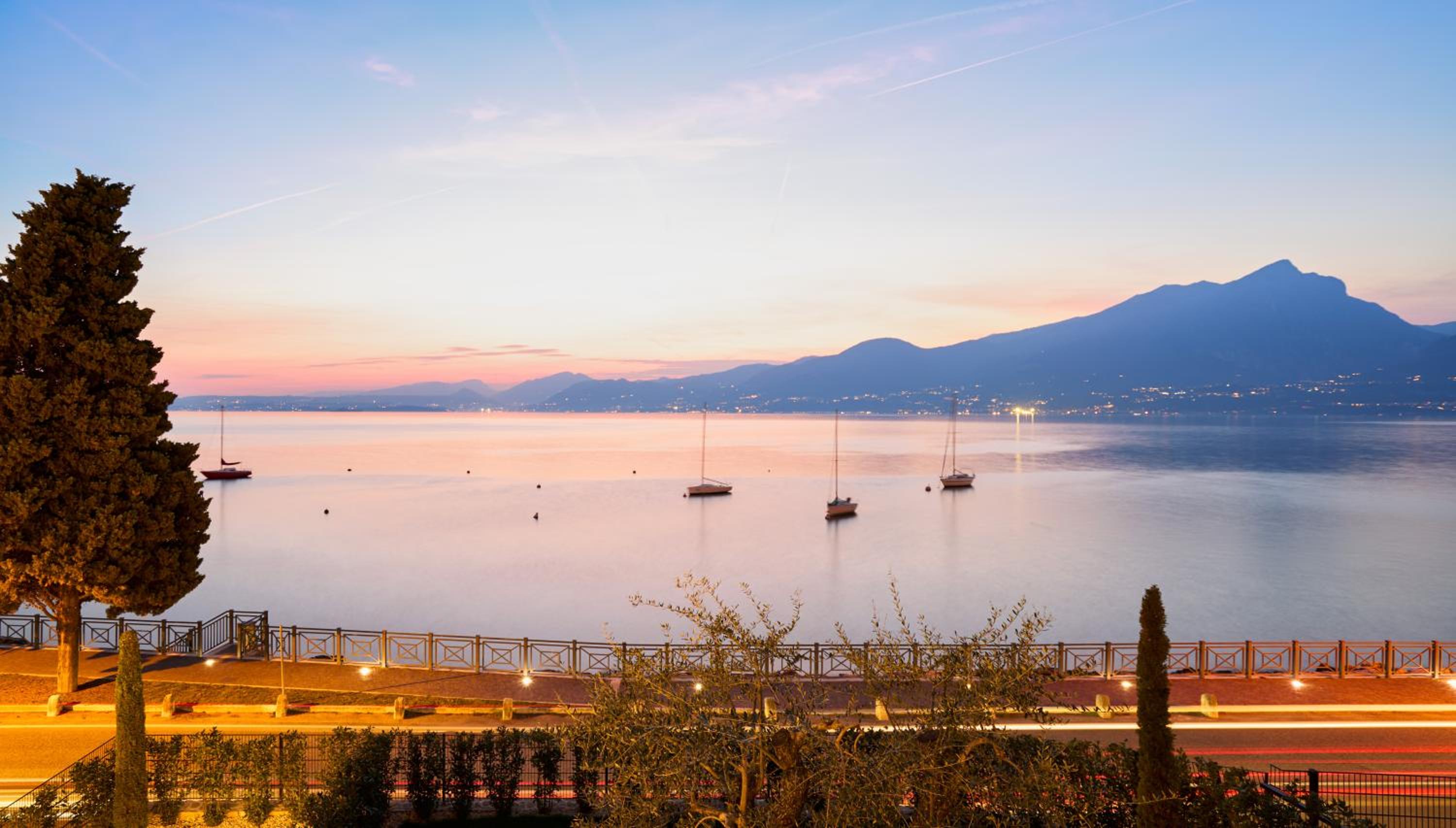 SalvatoreHomes - Luxurious Dreamview Waterfront Apartment in Torri del Benaco with Pool - Casa Azura - a 5 Star Luxury Collection at Lake Garda view 4