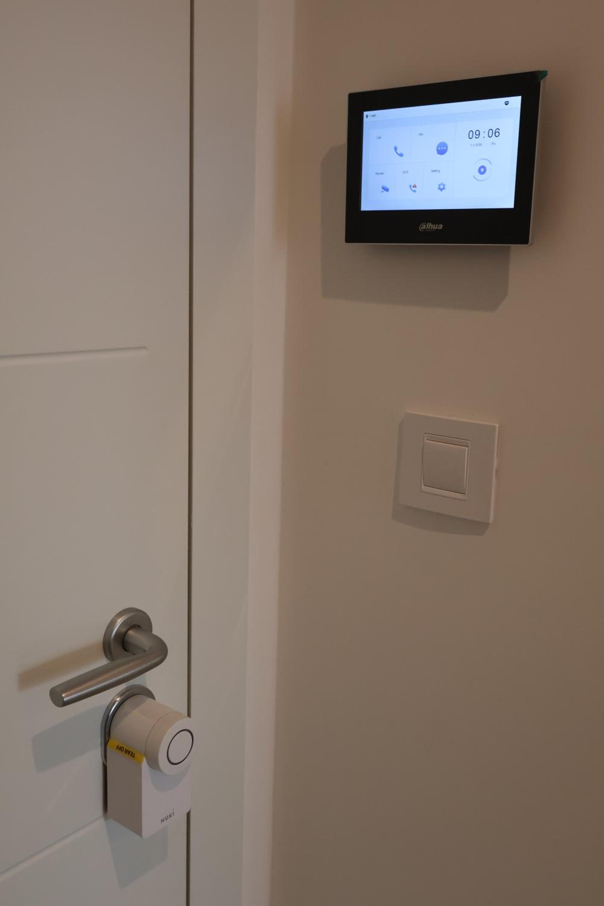 Cascadia Luxury Business Apartment - Garden View view 3