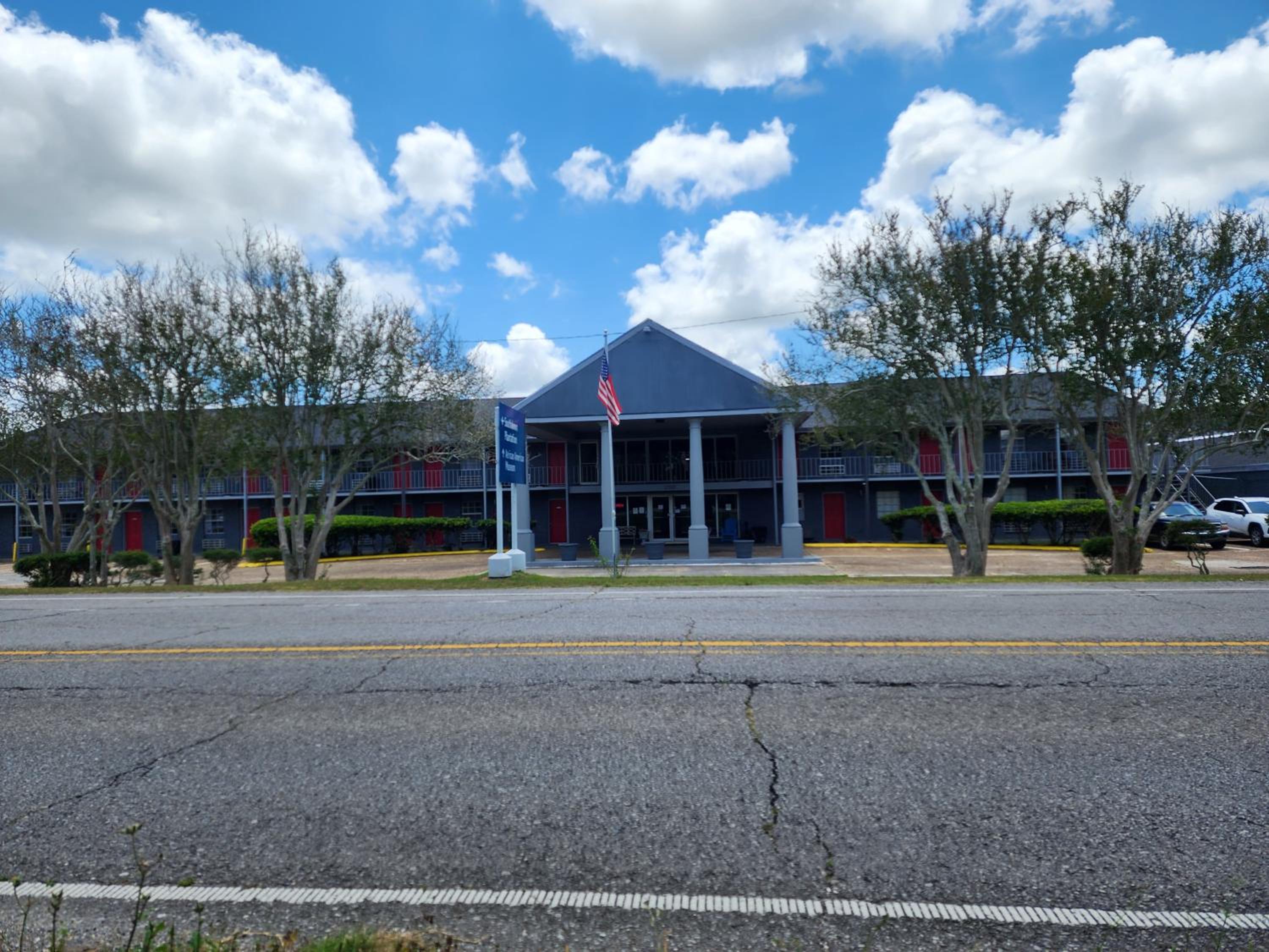 Red Carpet Inn - Houma view 2