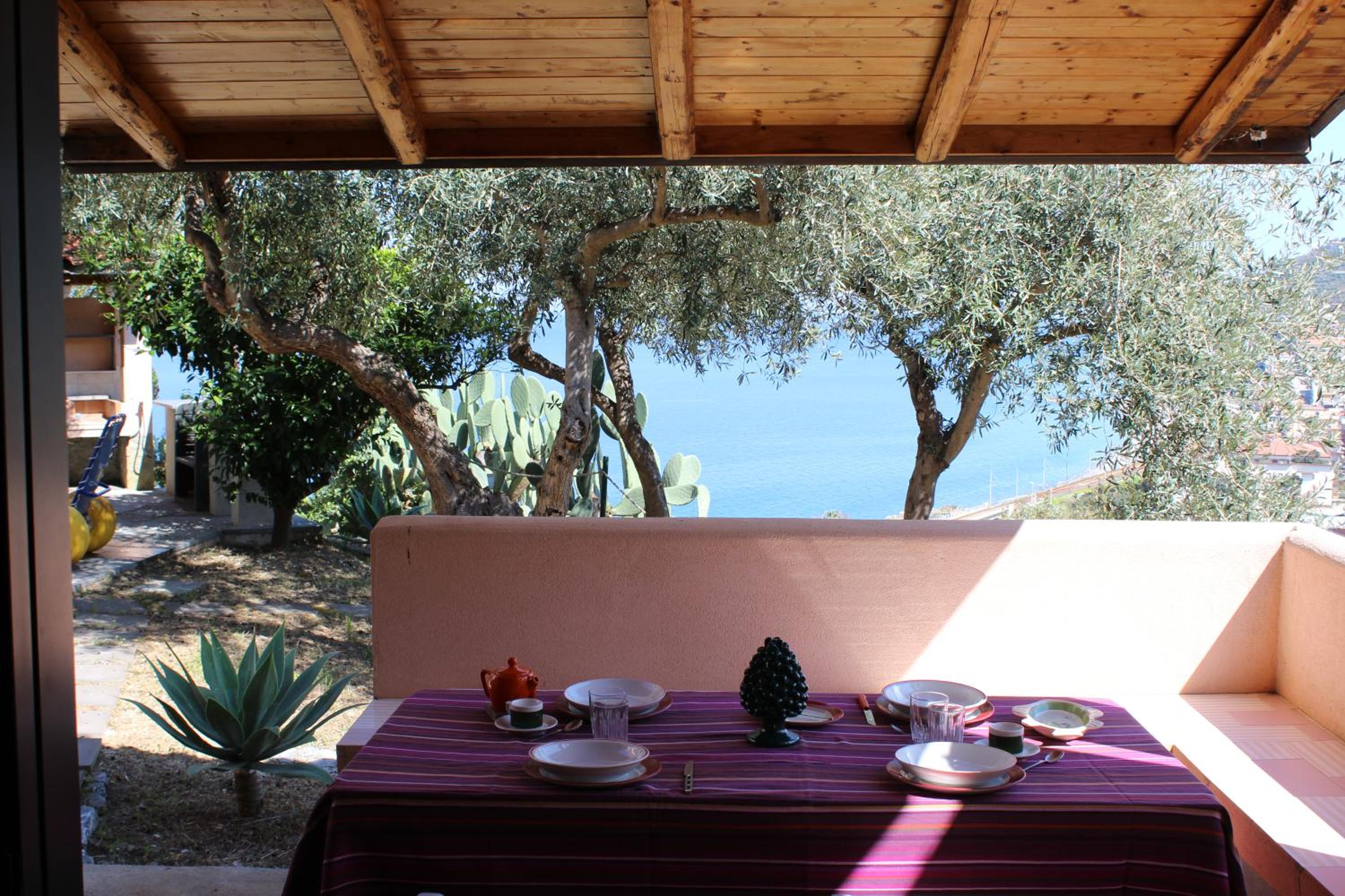 Casa Spisidda Appartamento bilocale "Salina" con vista sulle Eolie view 3