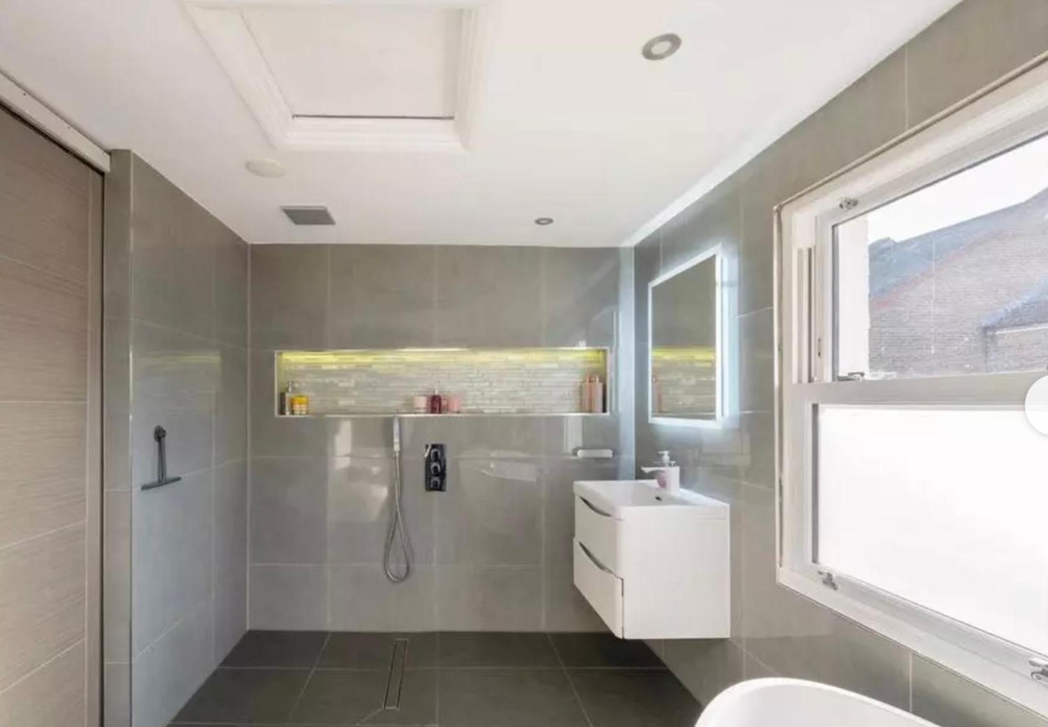 Flat in London view 3