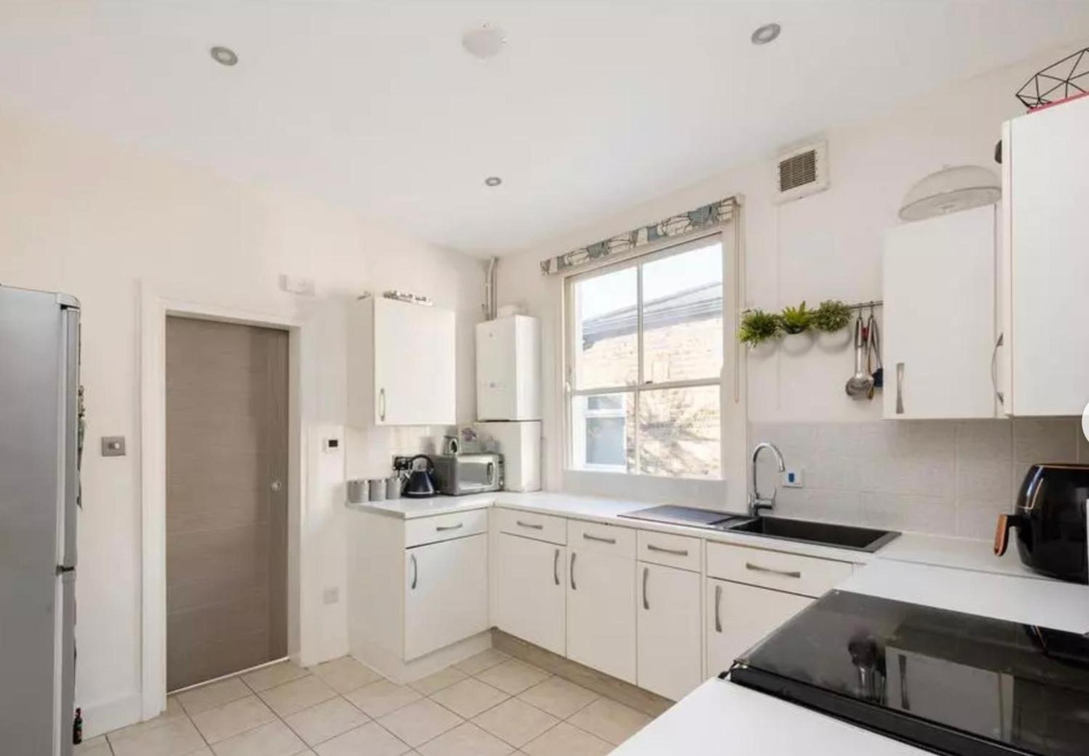 Flat in London view 4