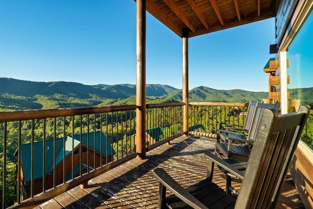 Highland View Cabin view 3