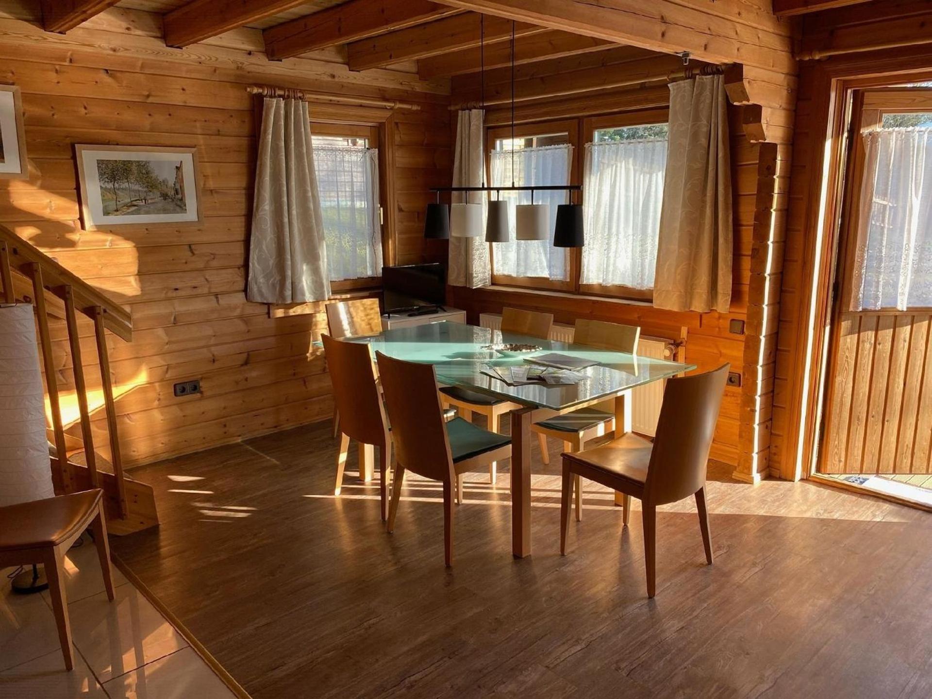 Ferienhaus in Meiserich mit Grill, Terrasse und Garten