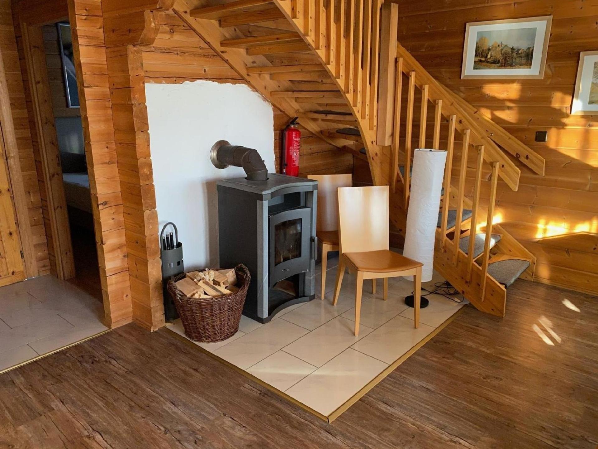 Ferienhaus in Meiserich mit Grill, Terrasse und Garten