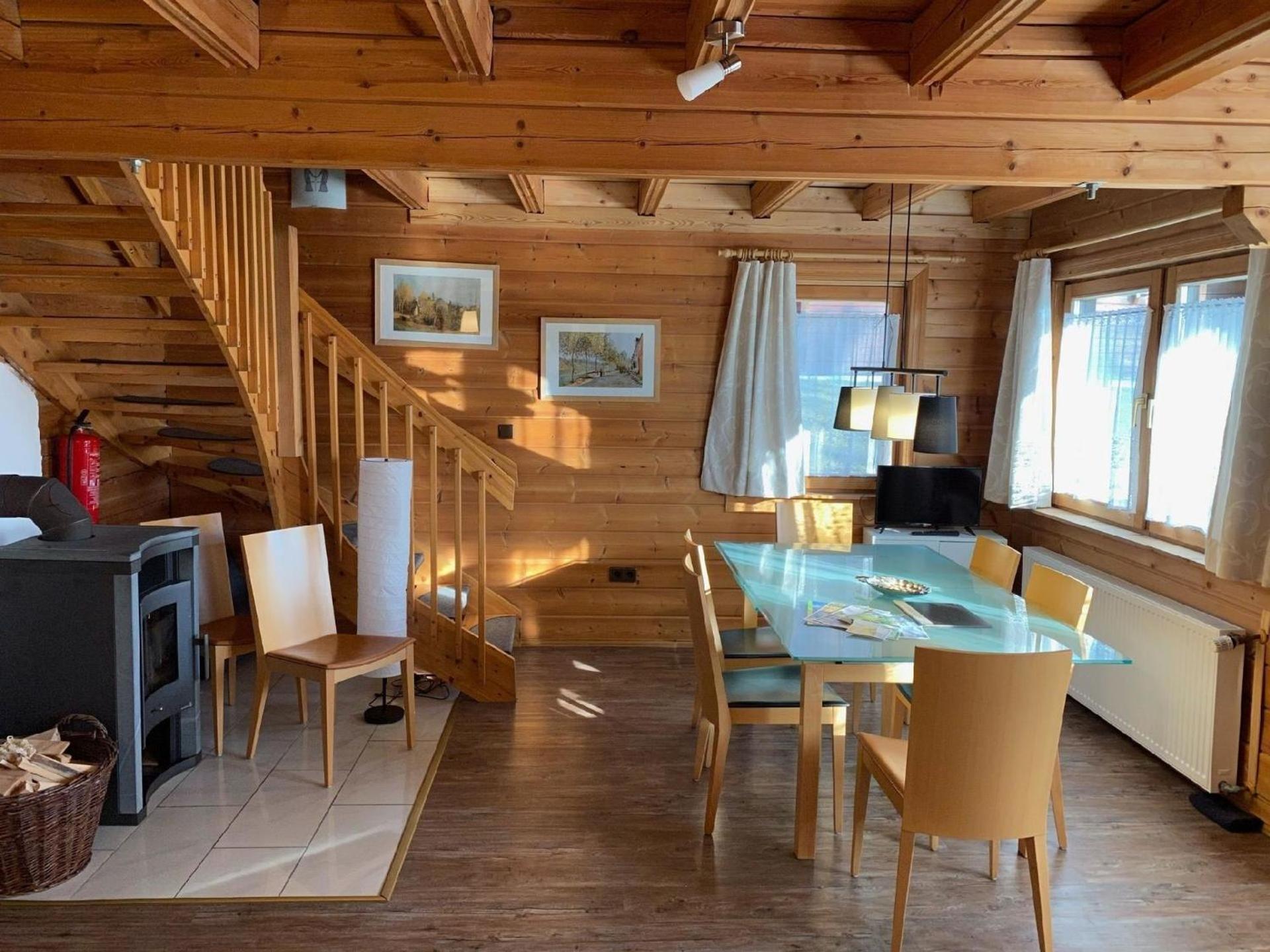 Ferienhaus in Meiserich mit Grill, Terrasse und Garten