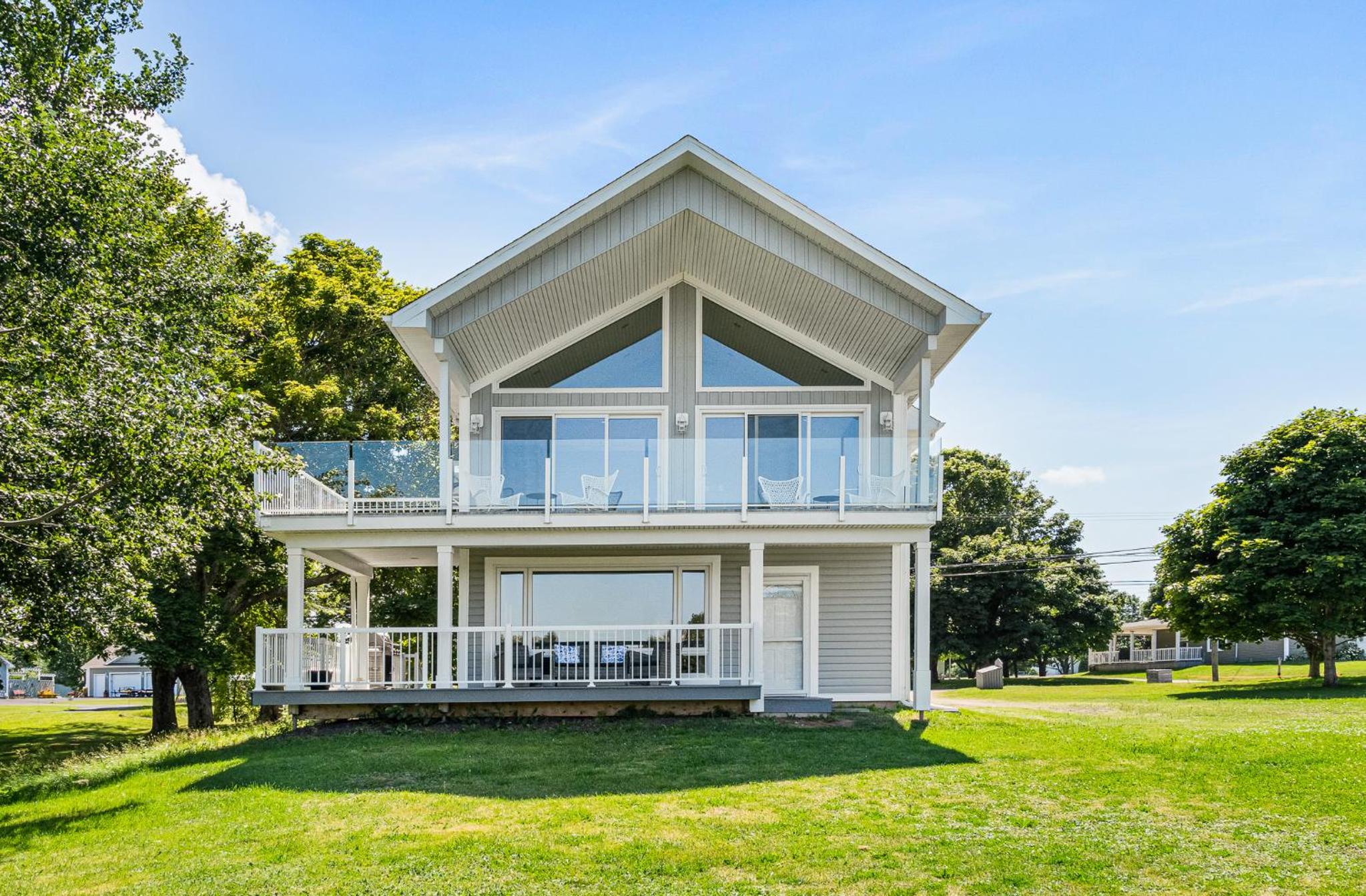 Sea La Vie 4 Bed Cottage with Ocean Views