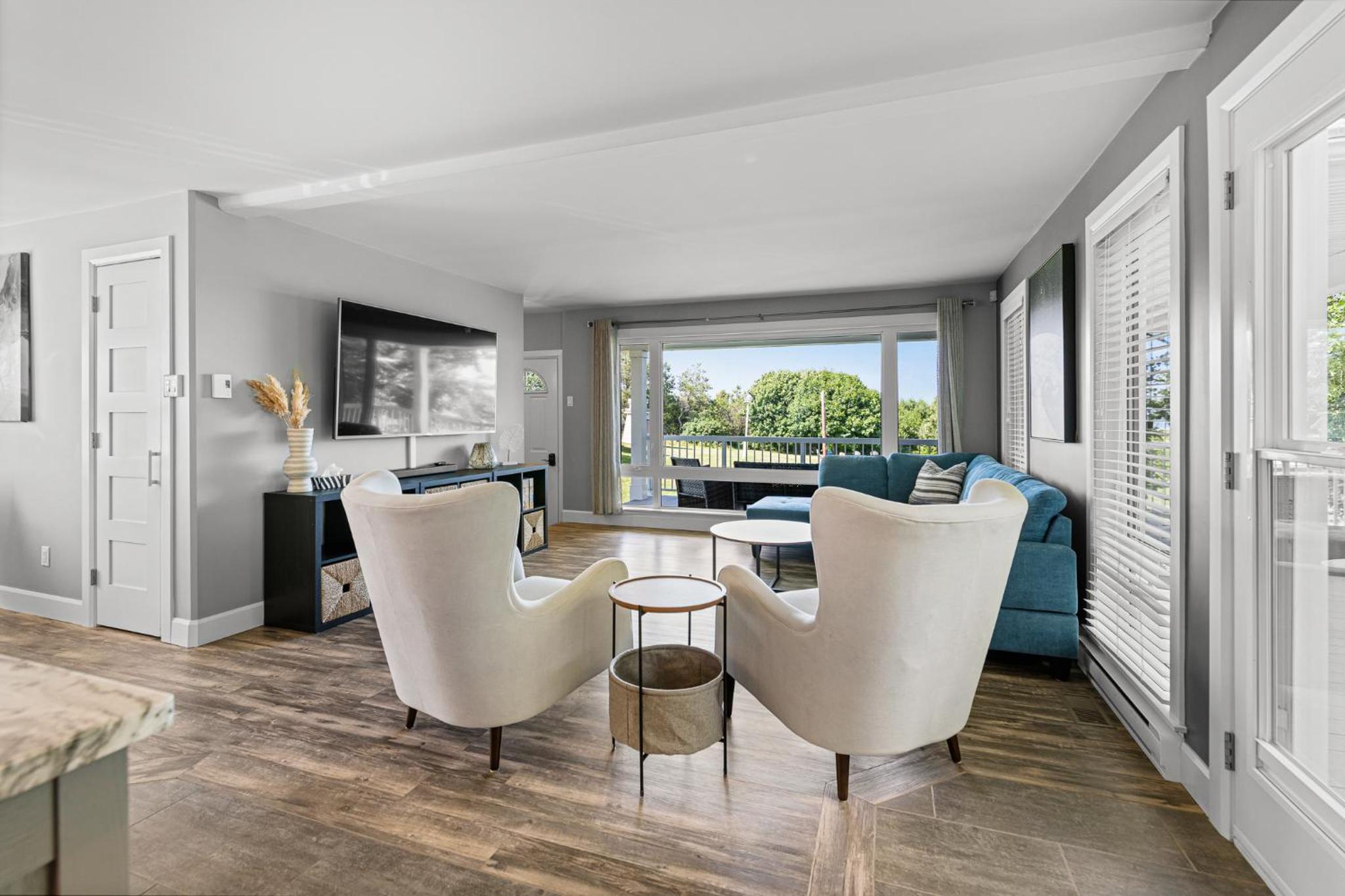 Sea La Vie 4 Bed Cottage with Ocean Views