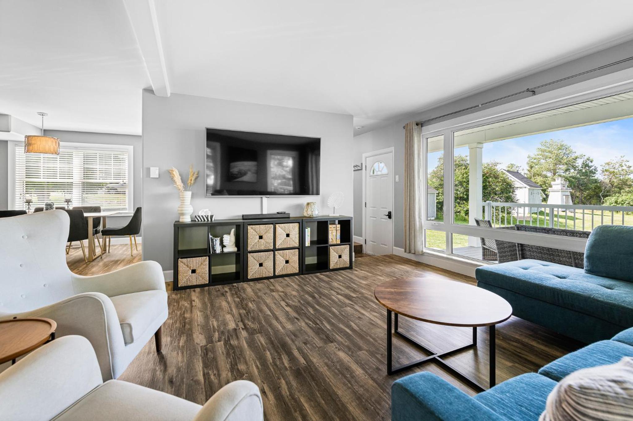 Sea La Vie 4 Bed Cottage with Ocean Views