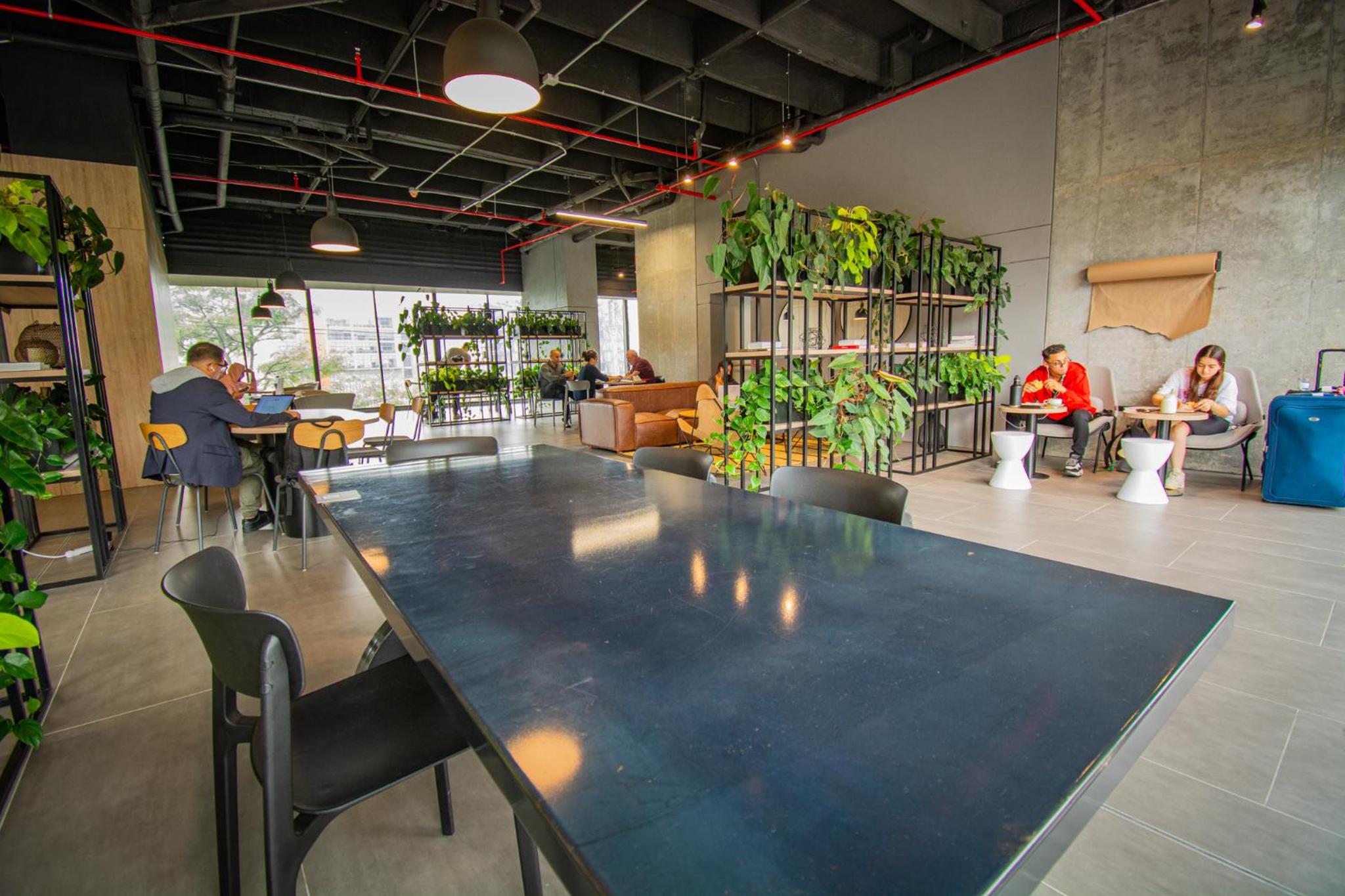 Unique Suite in El Poblado CoWork/ GYM / Fast WiFi