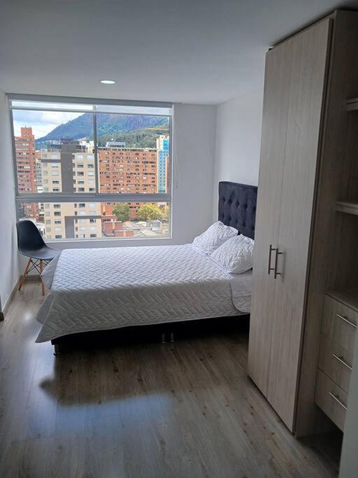 Loft moderno, vista al centro y Monserrate