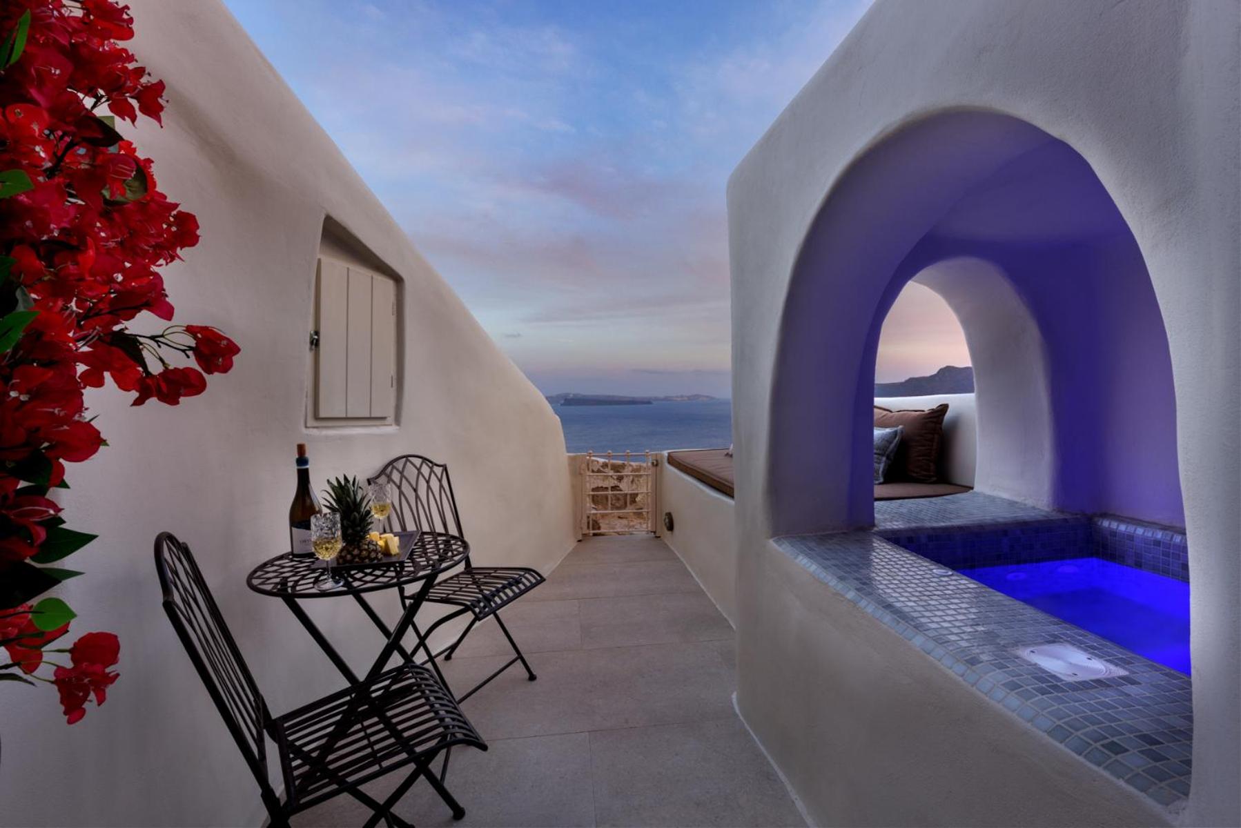 Blue Art Caves - Lunar Sea Suite