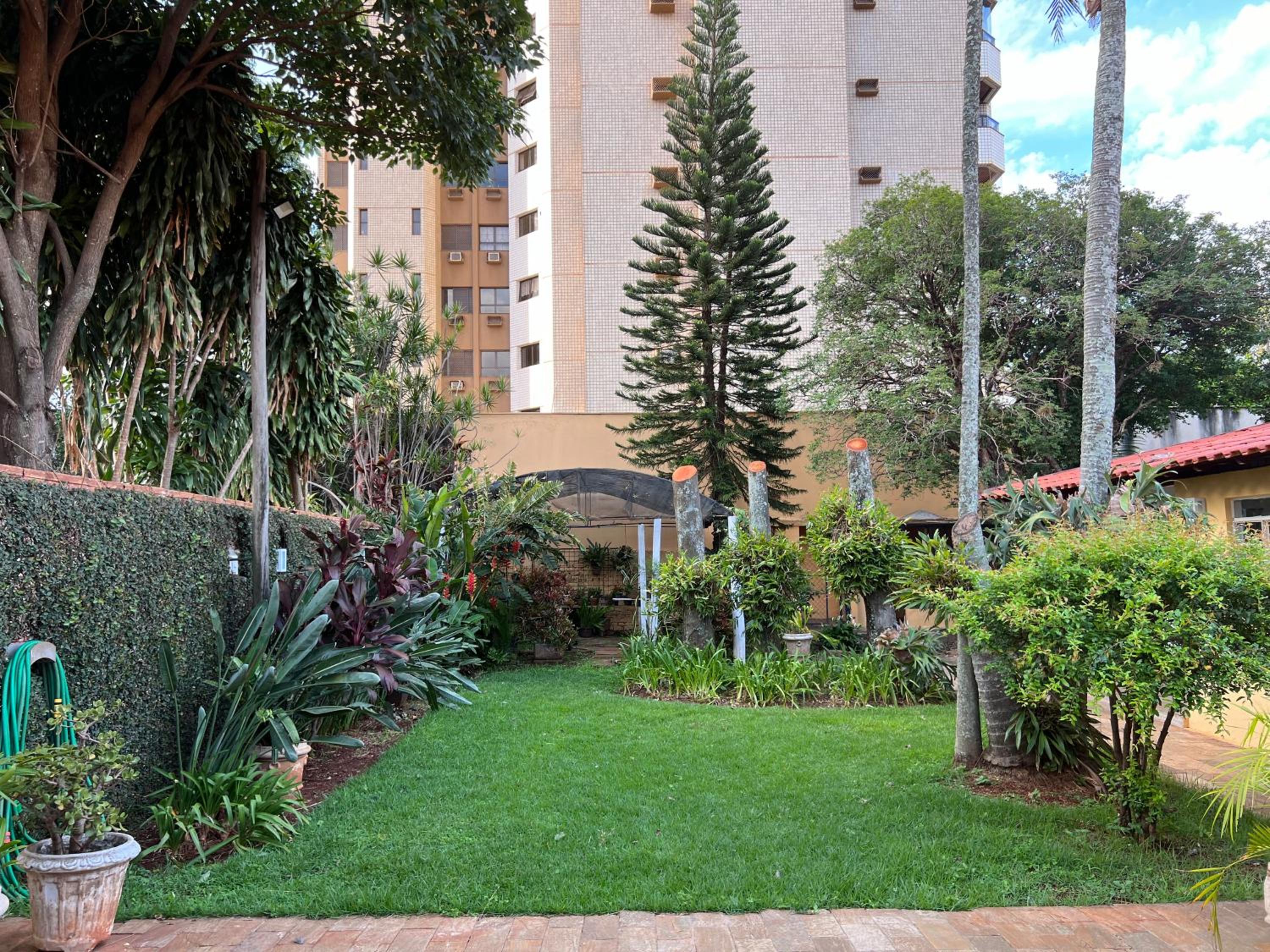 Casa da Vó Loy e seu espaço verde