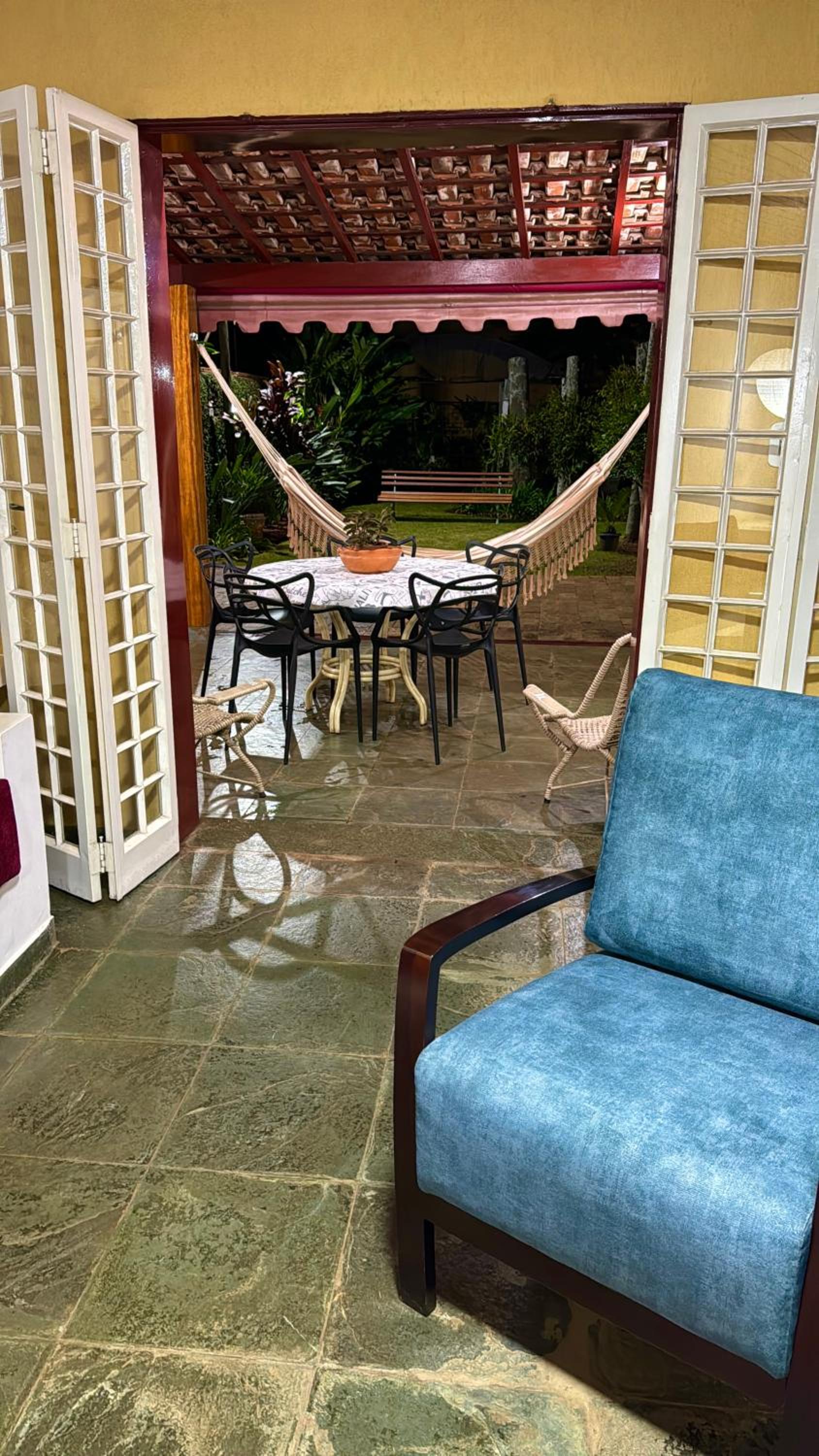 Casa da Vó Loy e seu espaço verde