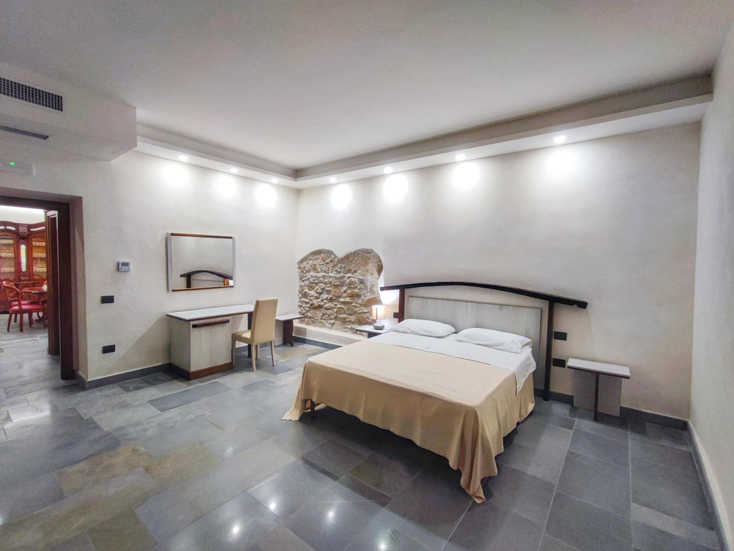 Palazzo Iaquinta - Rooms, Restaurant & Wellness view 3