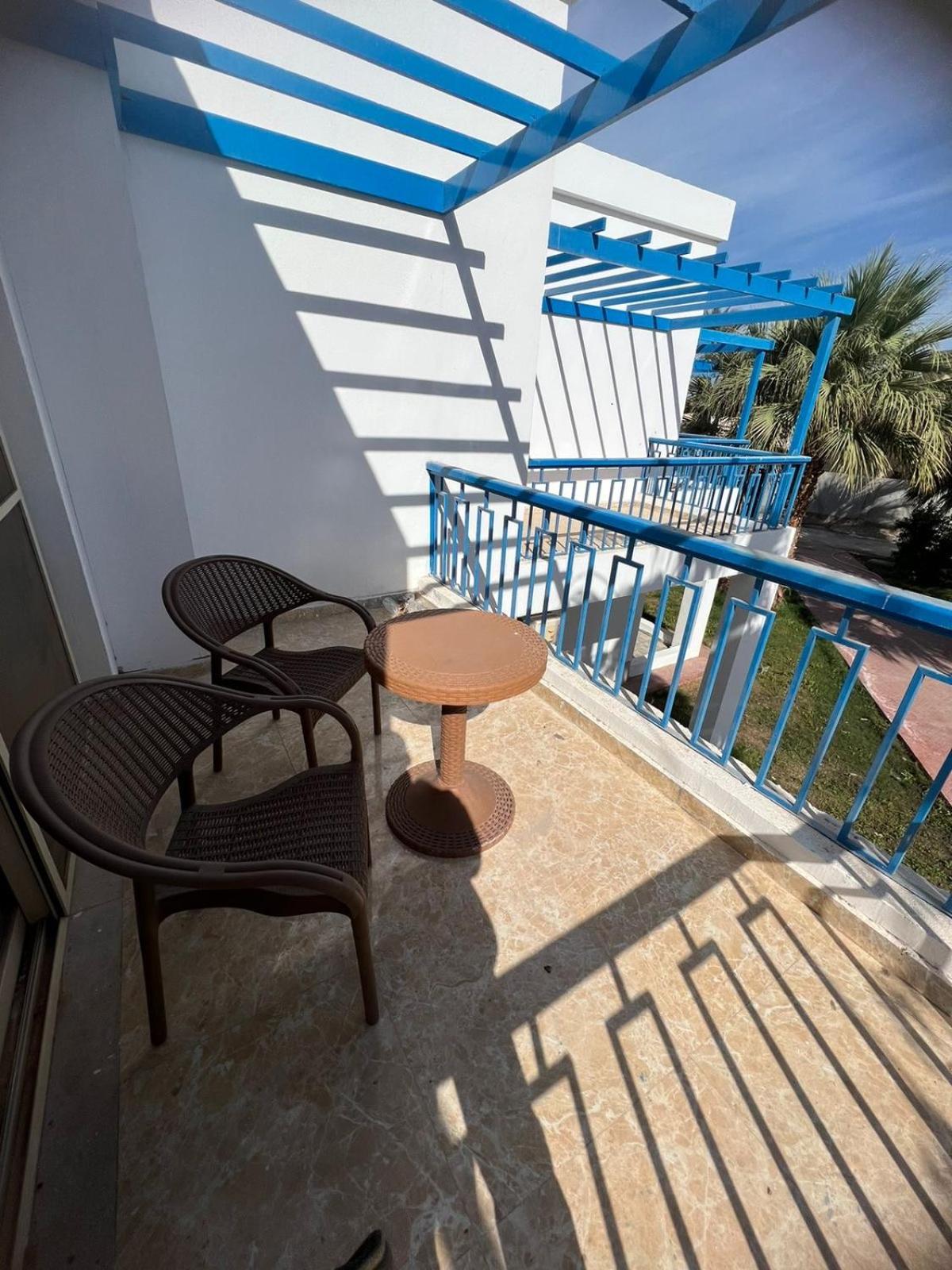 Apartment 2 bedroom and 2 Bathroom pool view at mirage bay view 2