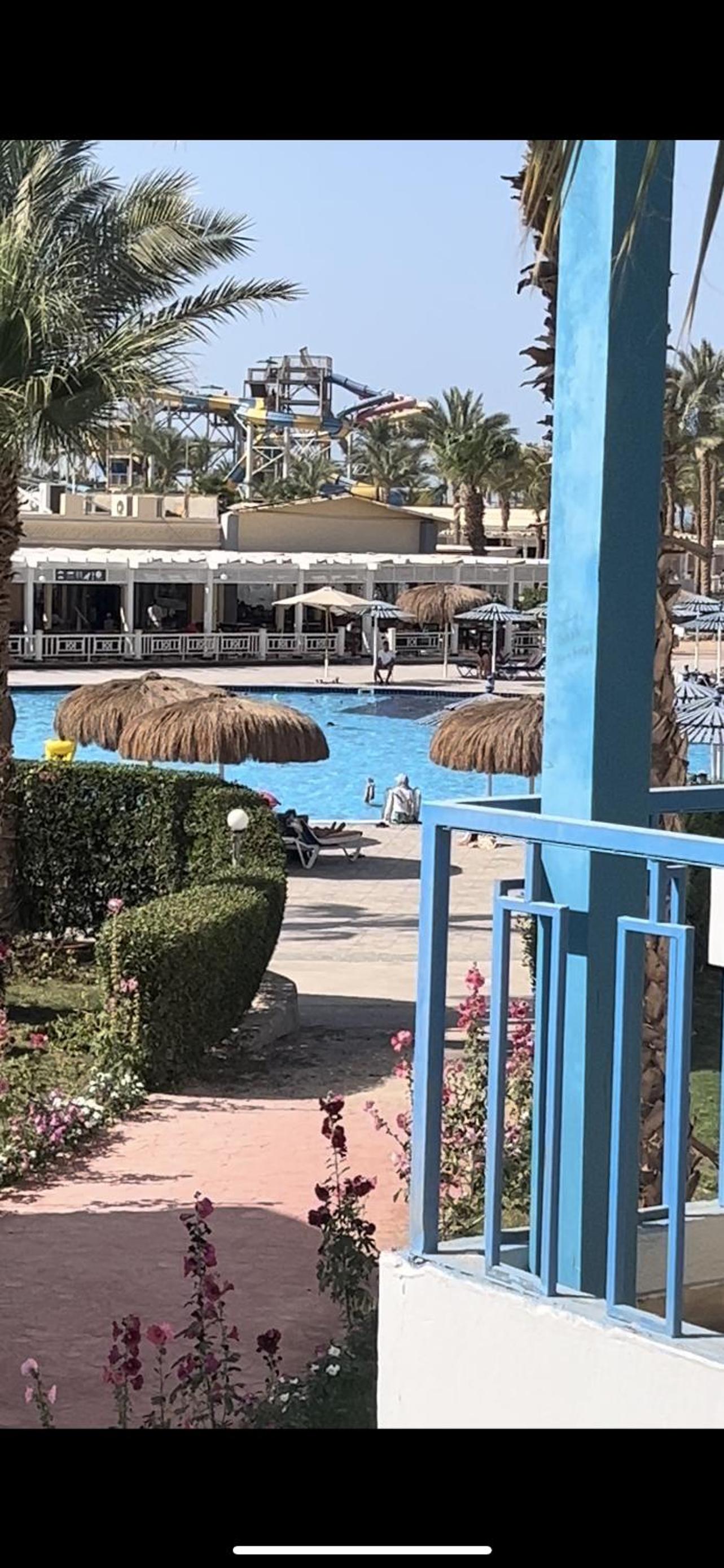 Apartment 2 bedroom and 2 Bathroom pool view at mirage bay view 5