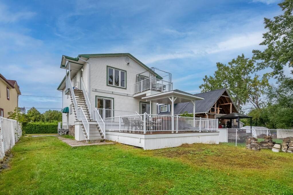 Riviera Escape on Waterfront with Hot Tub
