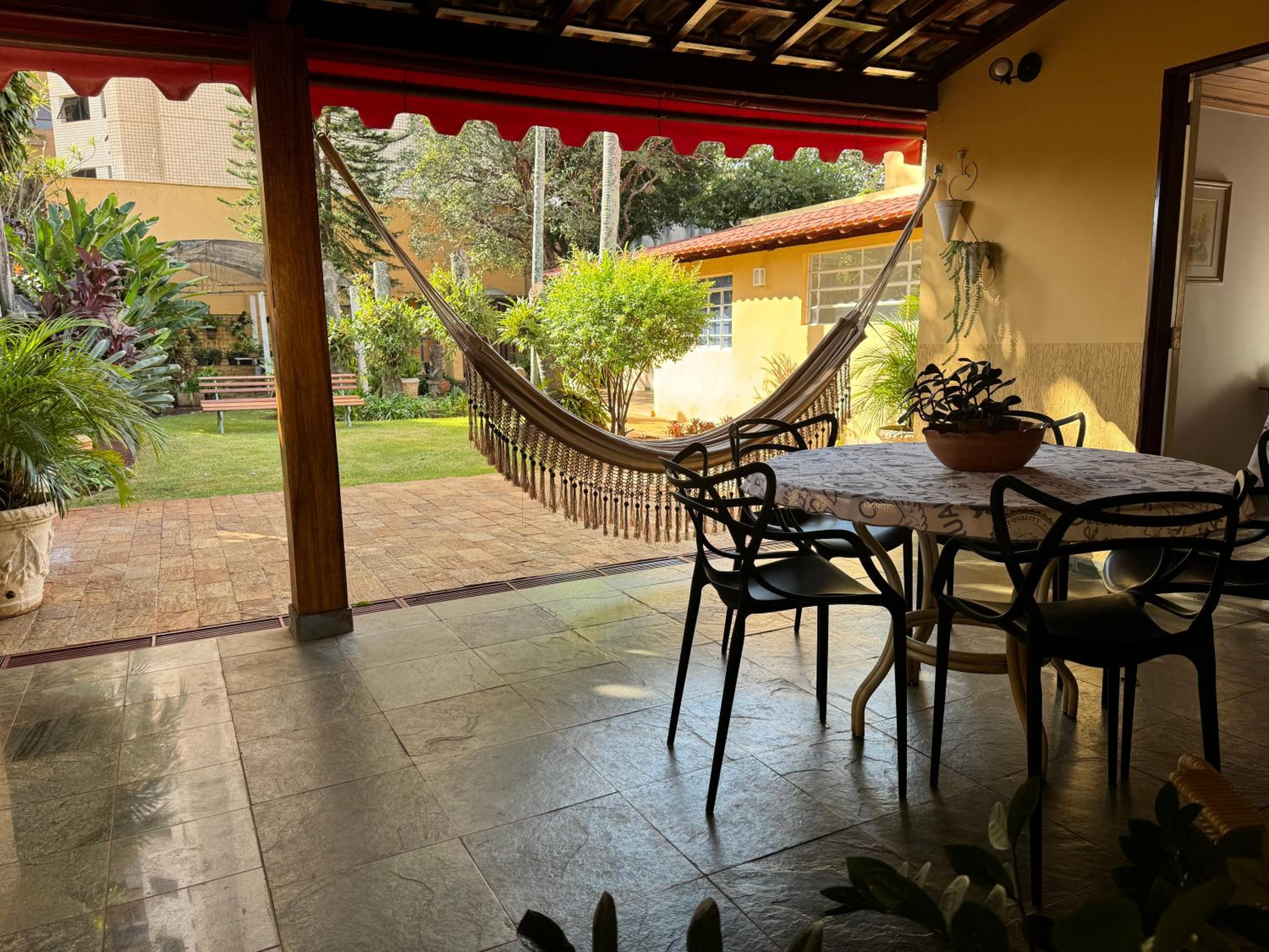 Casa da Vó Loy e seu espaço verde