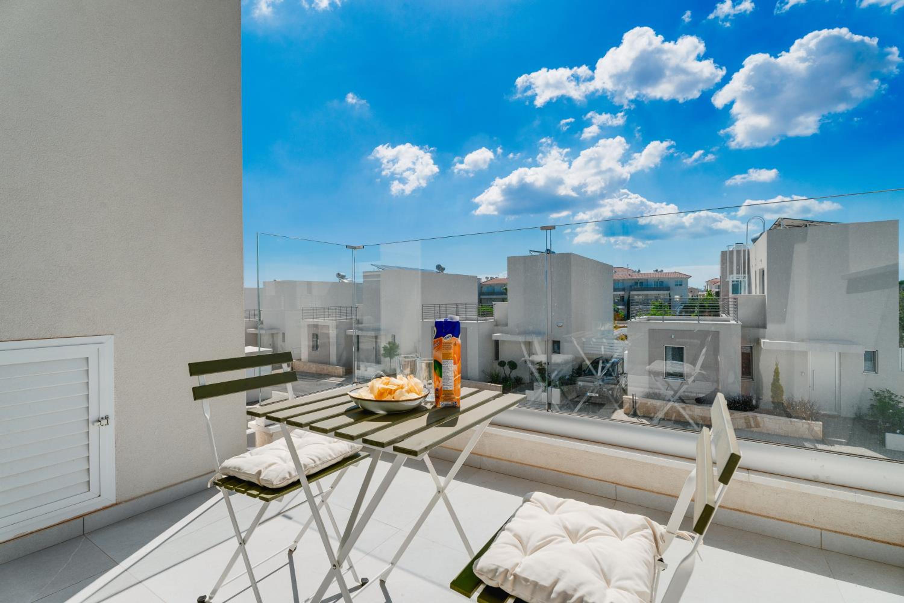NEW 2BR Townhouse in Luxury Resort Pool & Beach