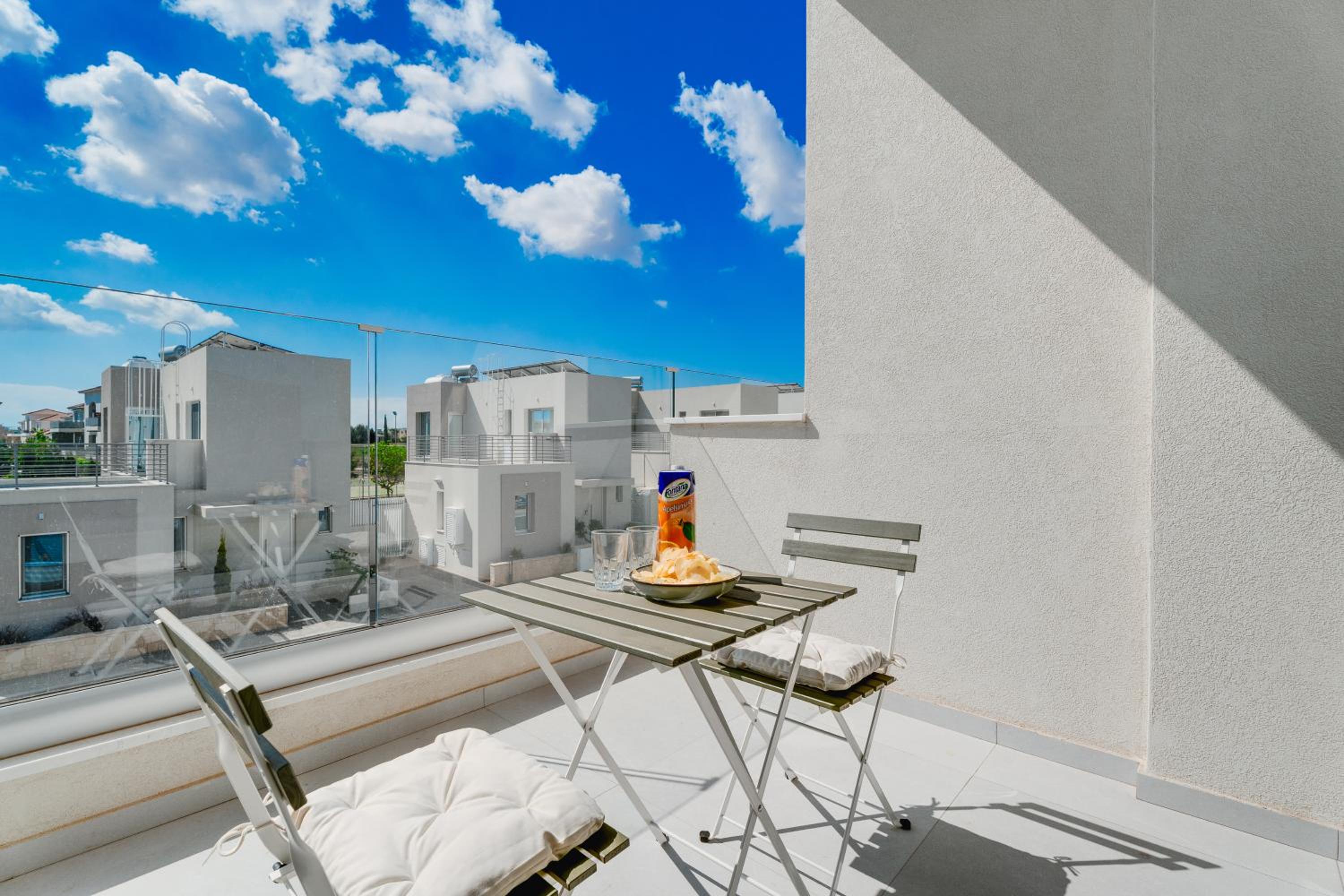 NEW 2BR Townhouse in Luxury Resort Pool & Beach