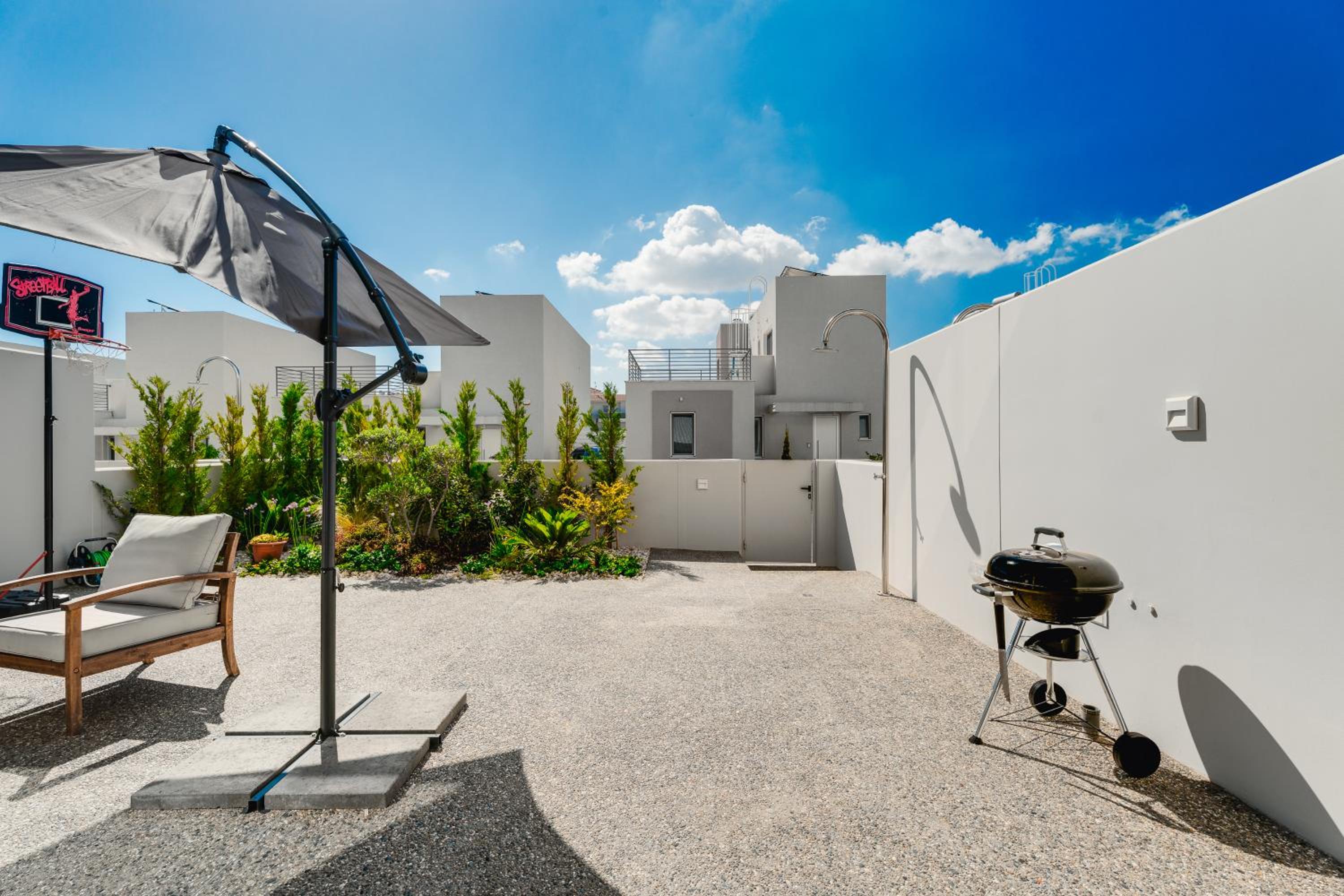 NEW 2BR Townhouse in Luxury Resort Pool & Beach