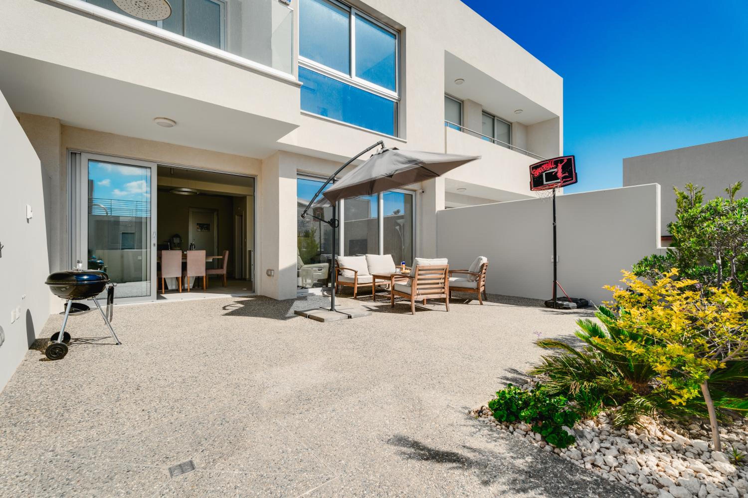 NEW 2BR Townhouse in Luxury Resort Pool & Beach